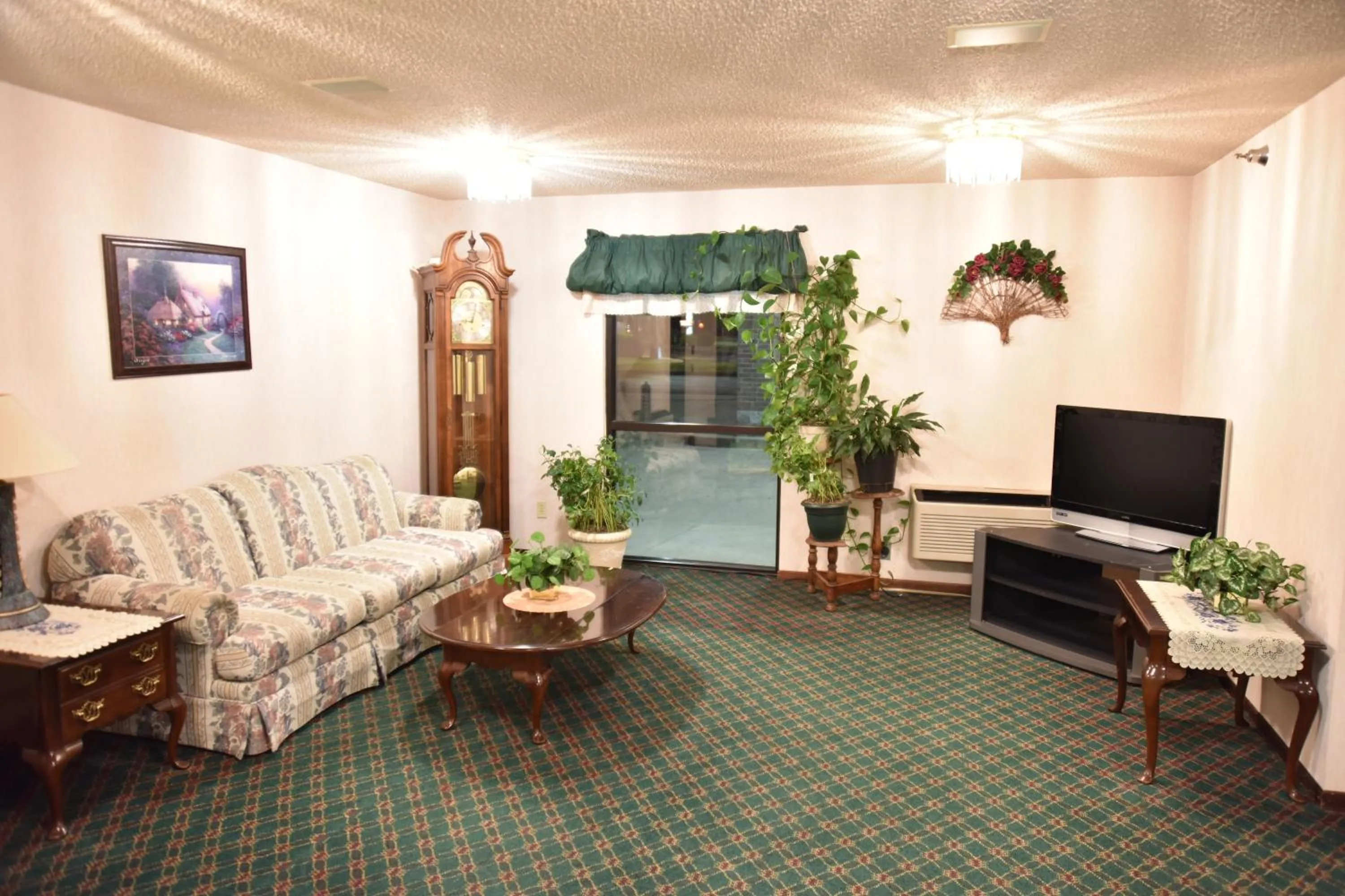 Living room in Super 8 by Wyndham Springfield-Battlefield