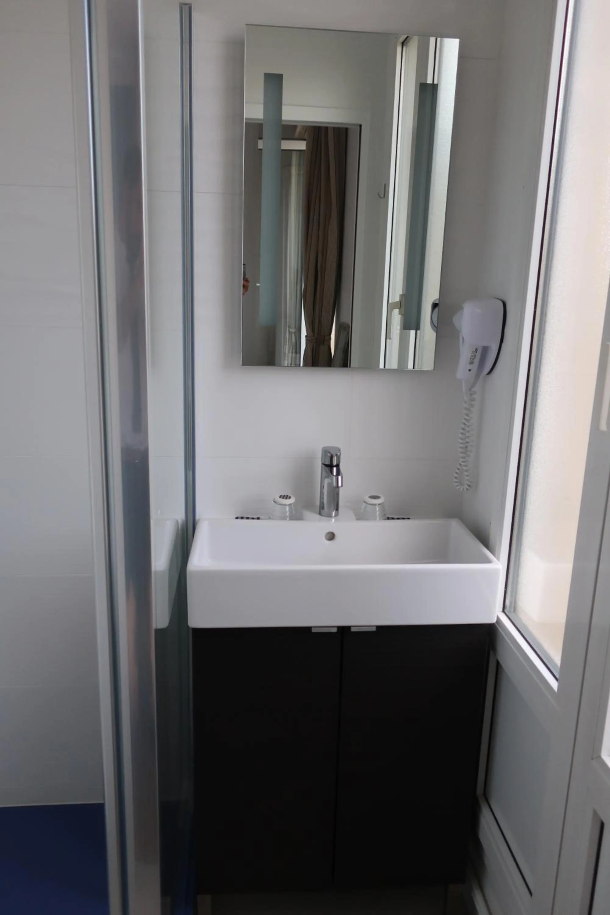 Bathroom in L'Amiral