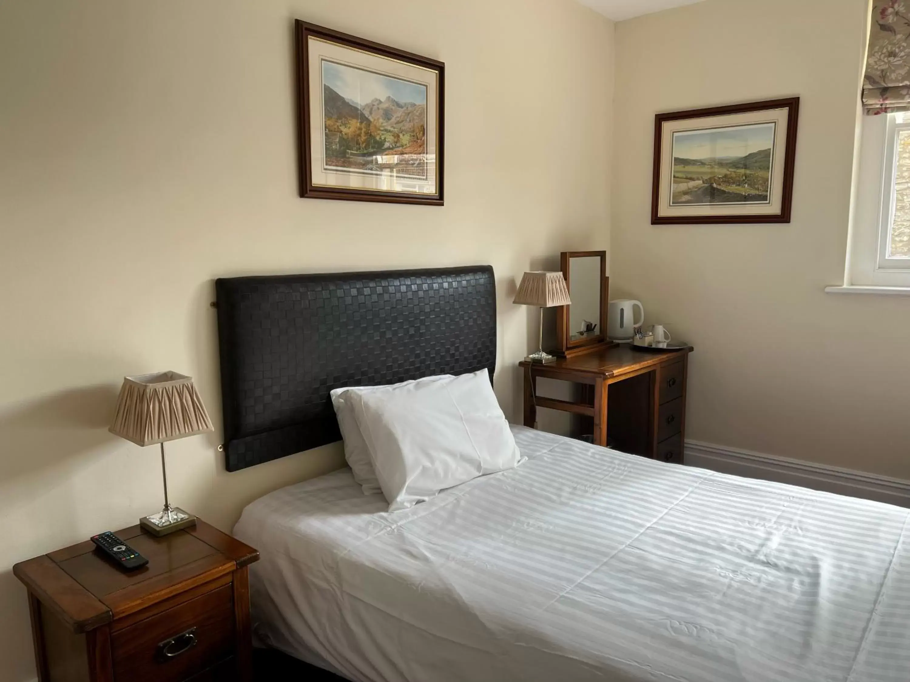 Standard Double Room with Bath in The Old Manor House Hotel Standard Double Room with Bath in The Old Manor House Hotel