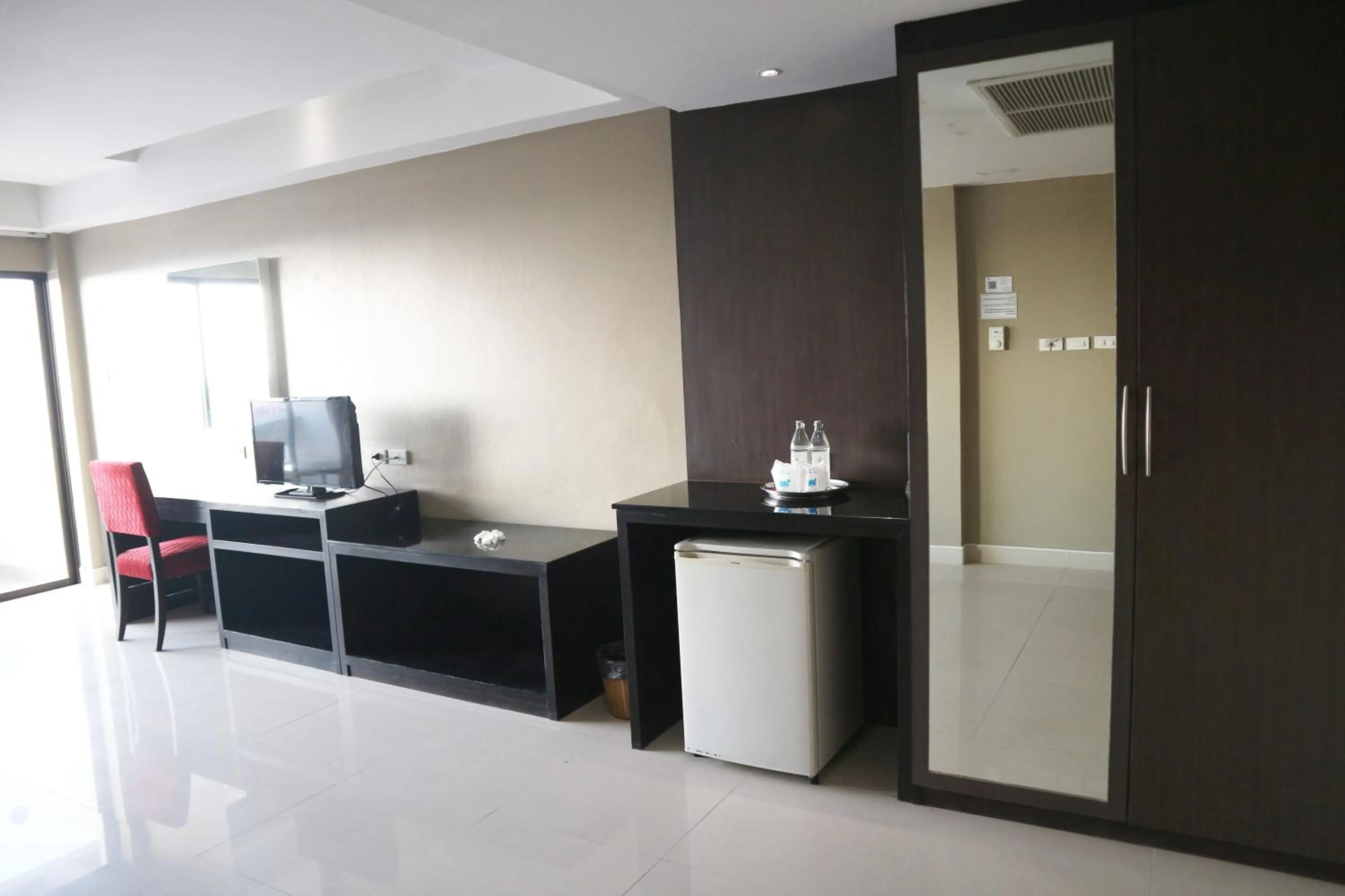 TV and multimedia in Welcome Plaza Hotel Pattaya