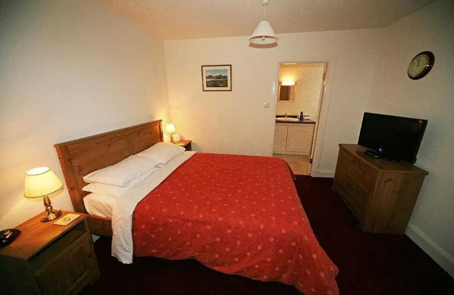 Bedroom, Bed in Balmoral Hotel