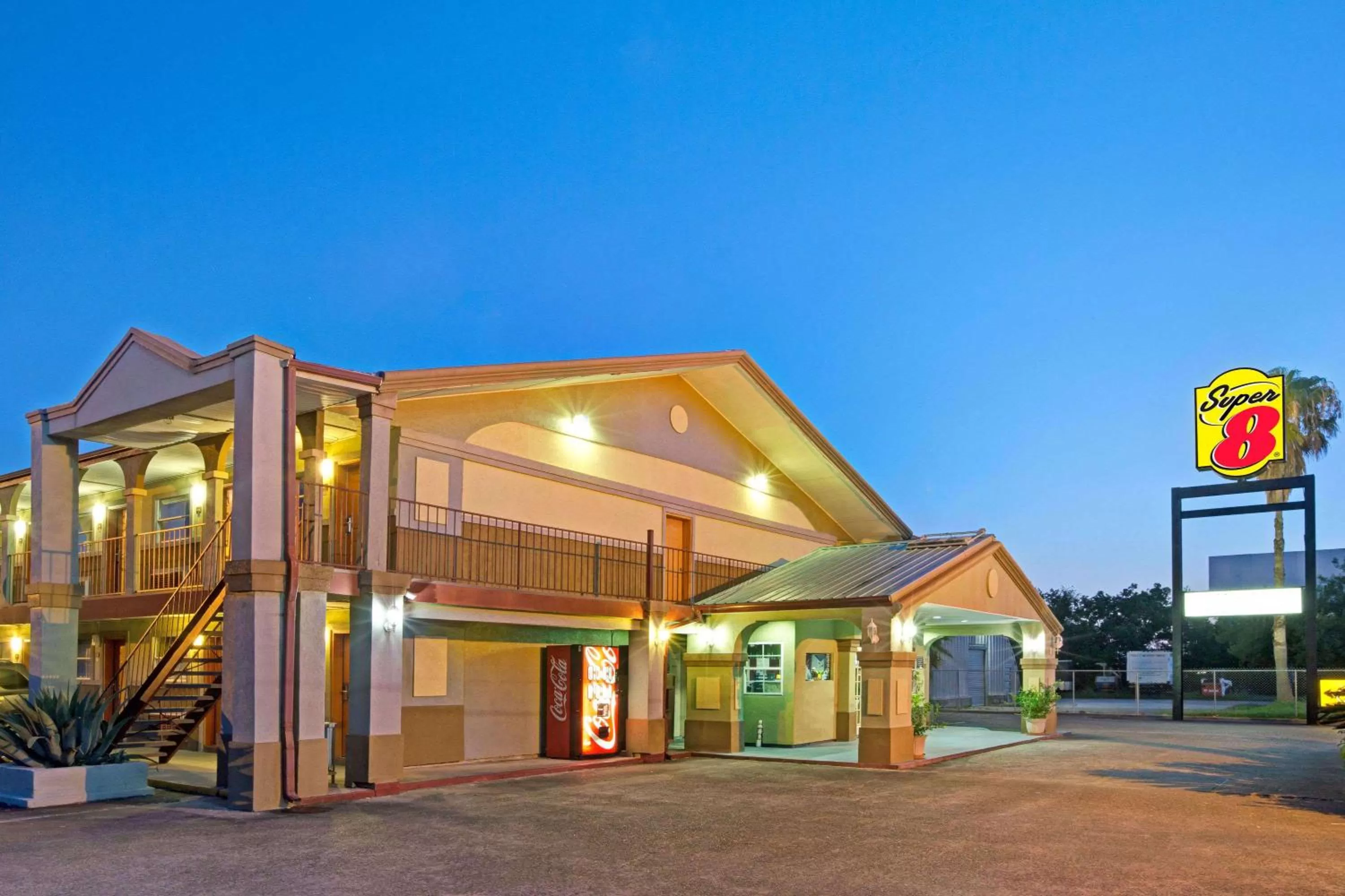 Super 8 by Wyndham La Marque TX/Texas City Area