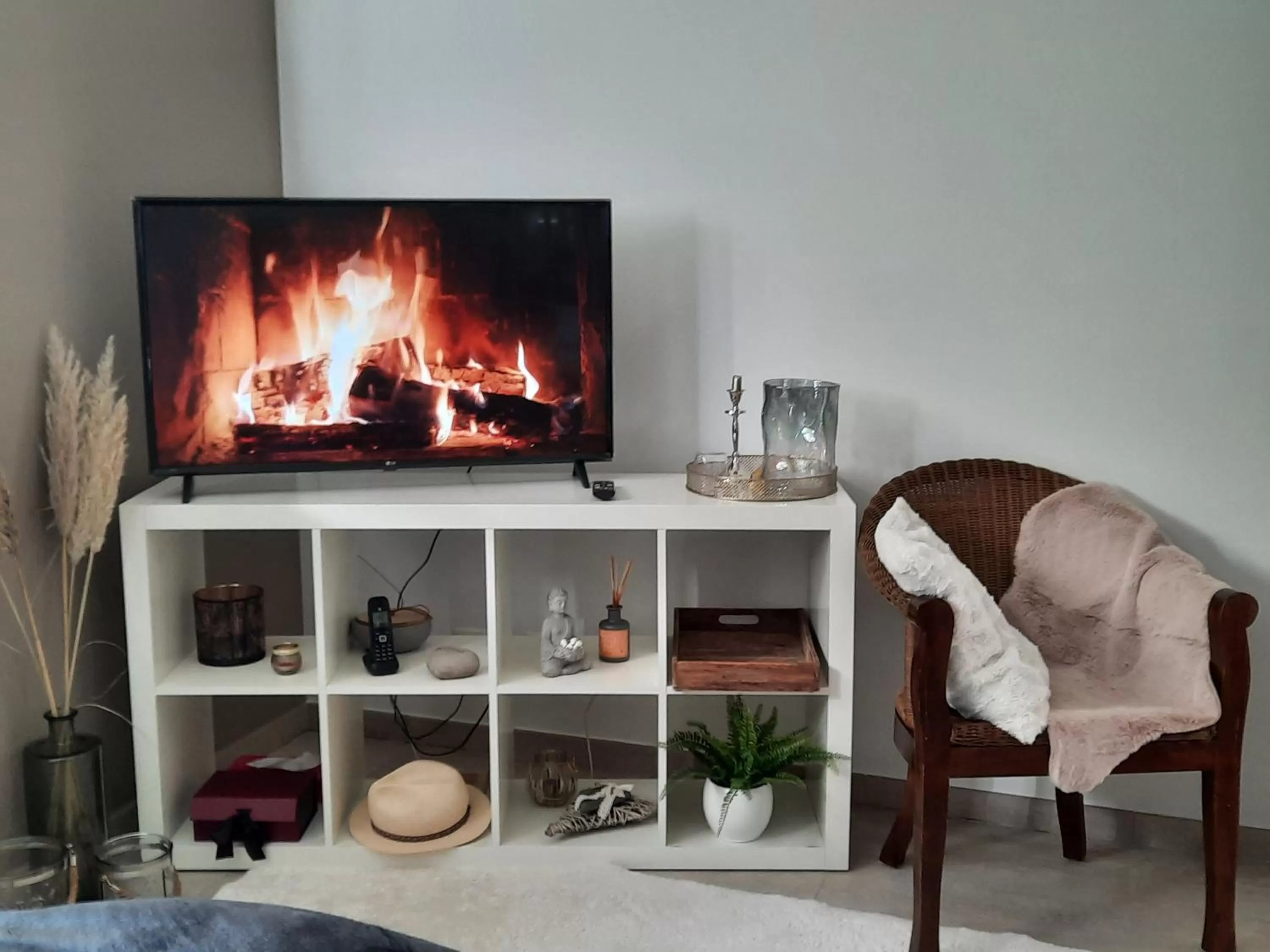 TV and multimedia, TV/Entertainment Center in La Maison De Marie