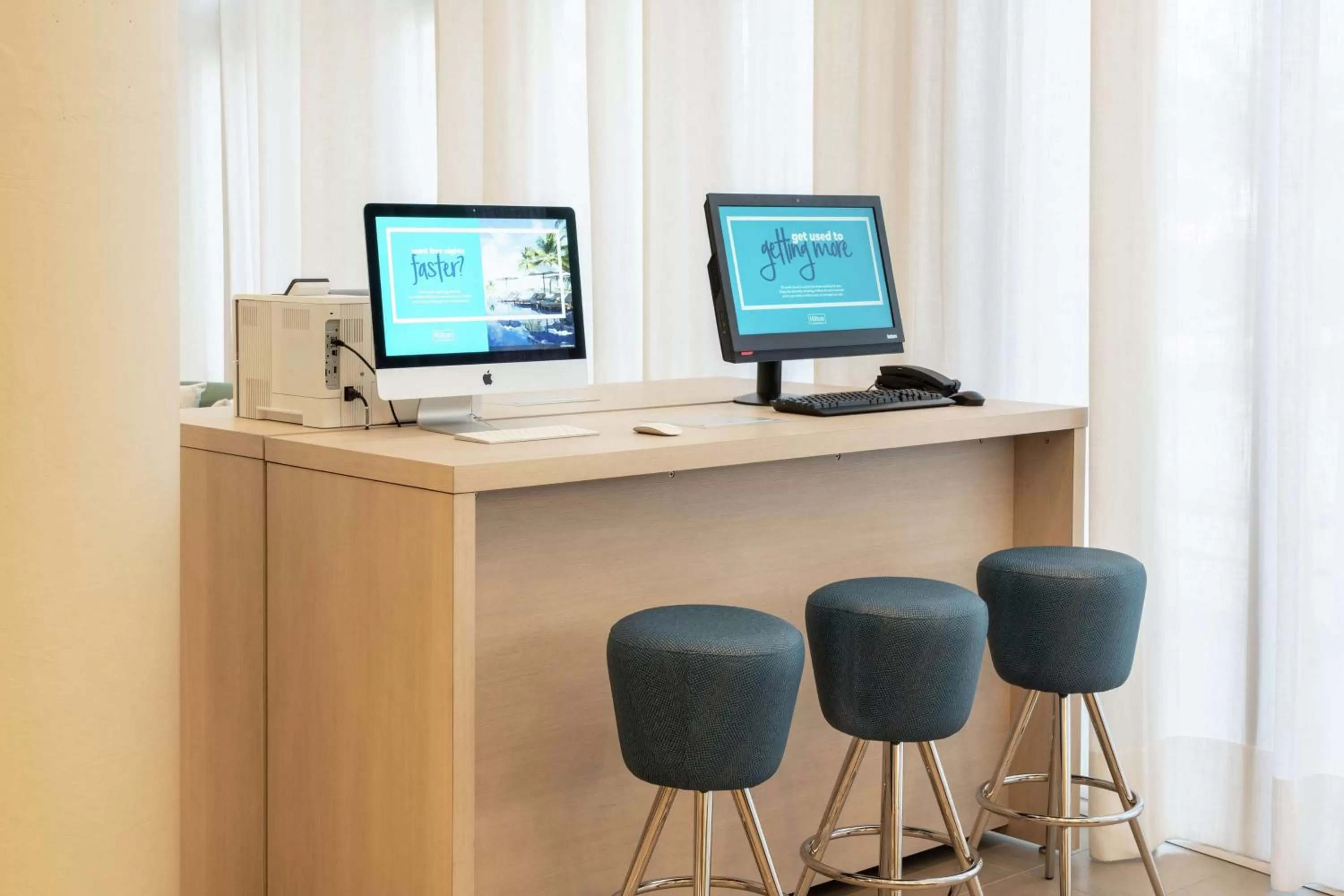 Business facilities in DoubleTree by Hilton Miami Doral