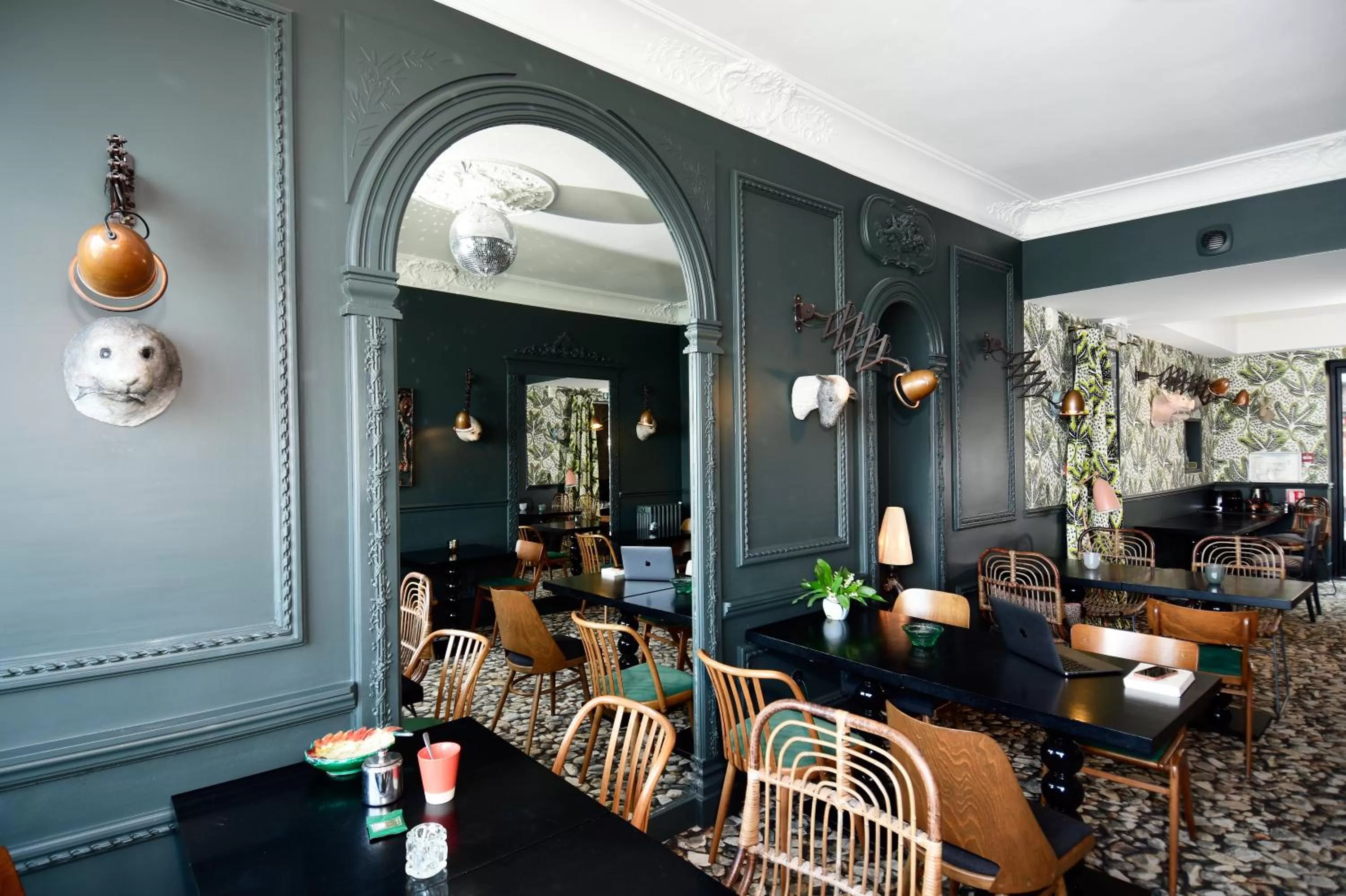 Lounge or bar in Hotel Les Pilotes