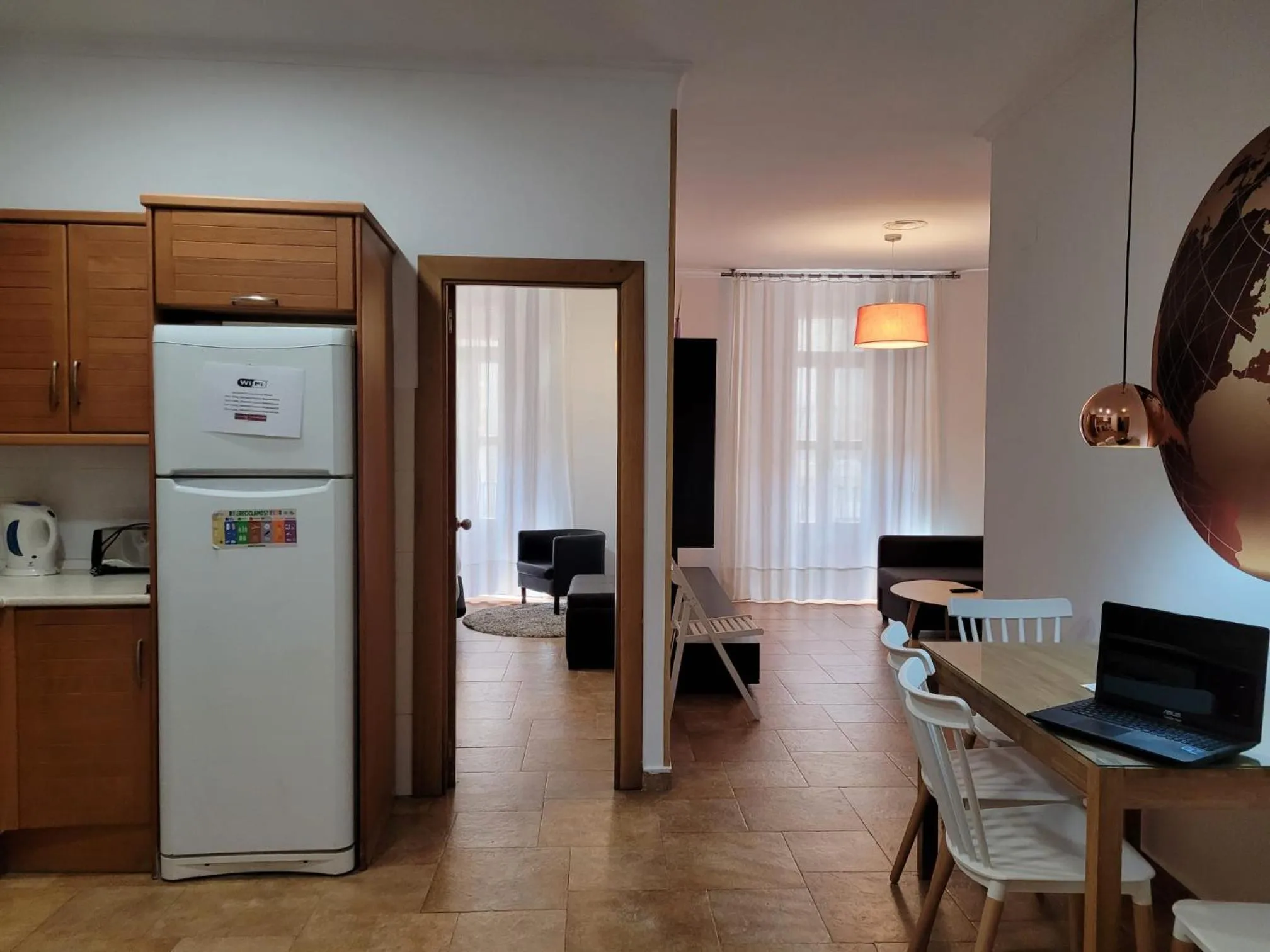 Photo of the whole room in Living Valencia Apartments - Merced