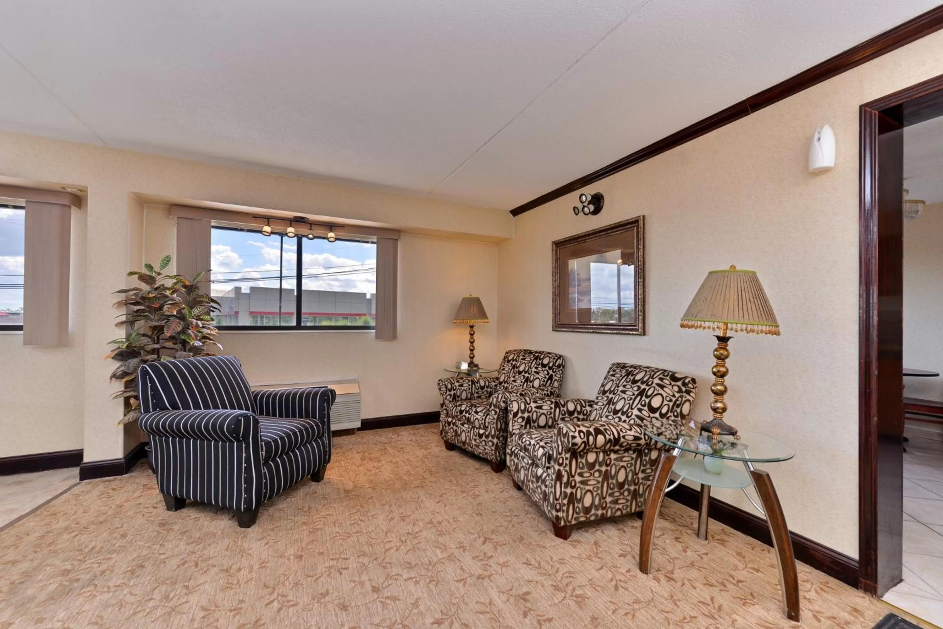 Living room in Americas Best Value Inn-Pittsburgh Airport