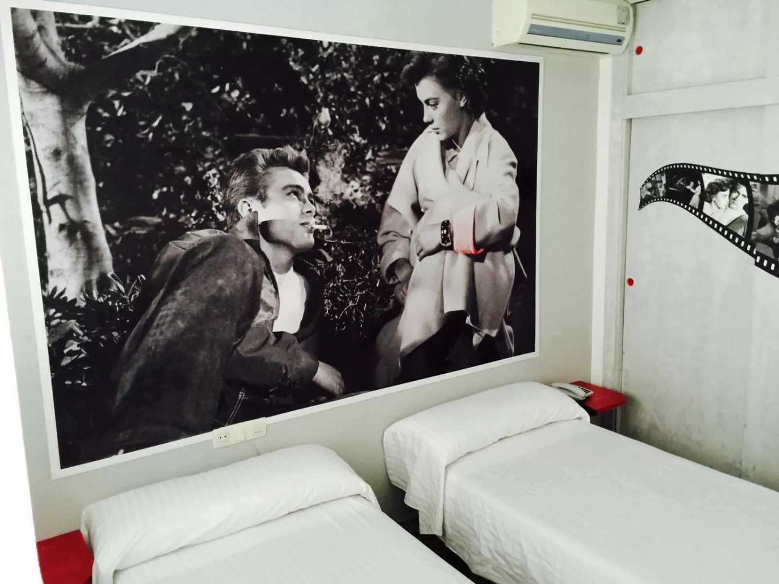 Photo of the whole room, Bed in Hotel Sur Utopia