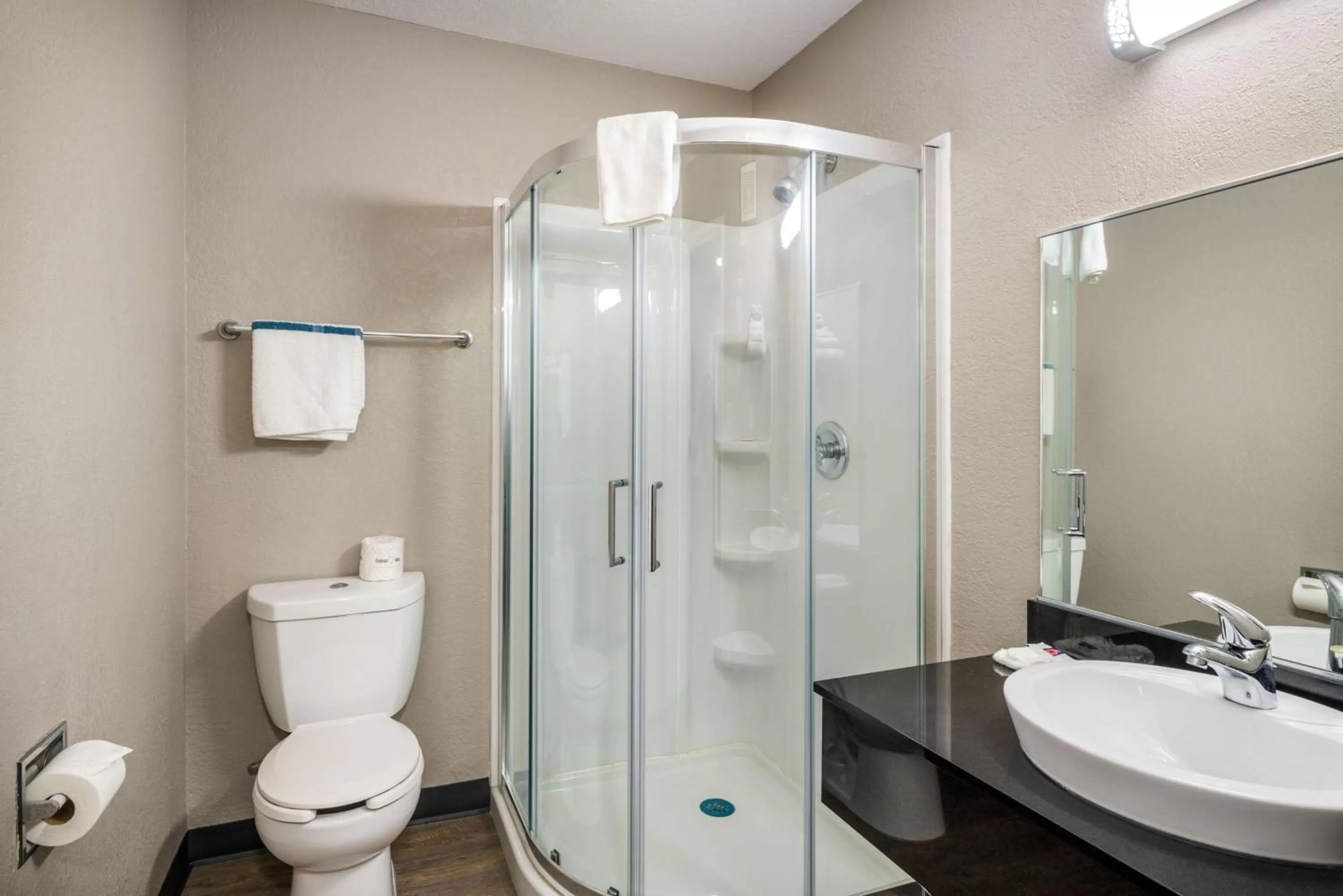 Bathroom in Motel 6-Sandston, VA - Richmond, Va