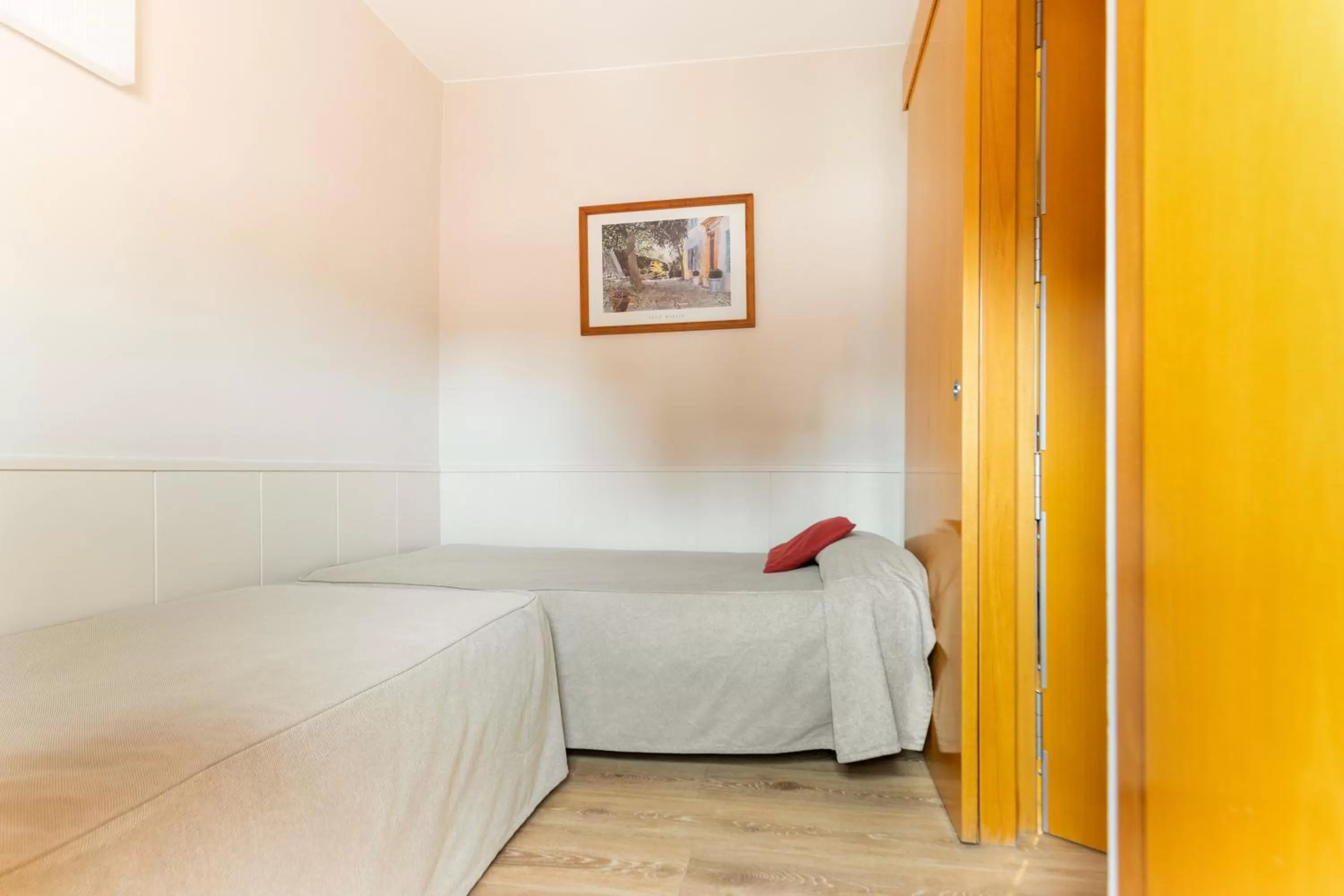 Bed in Atica Apartments - by Weflating