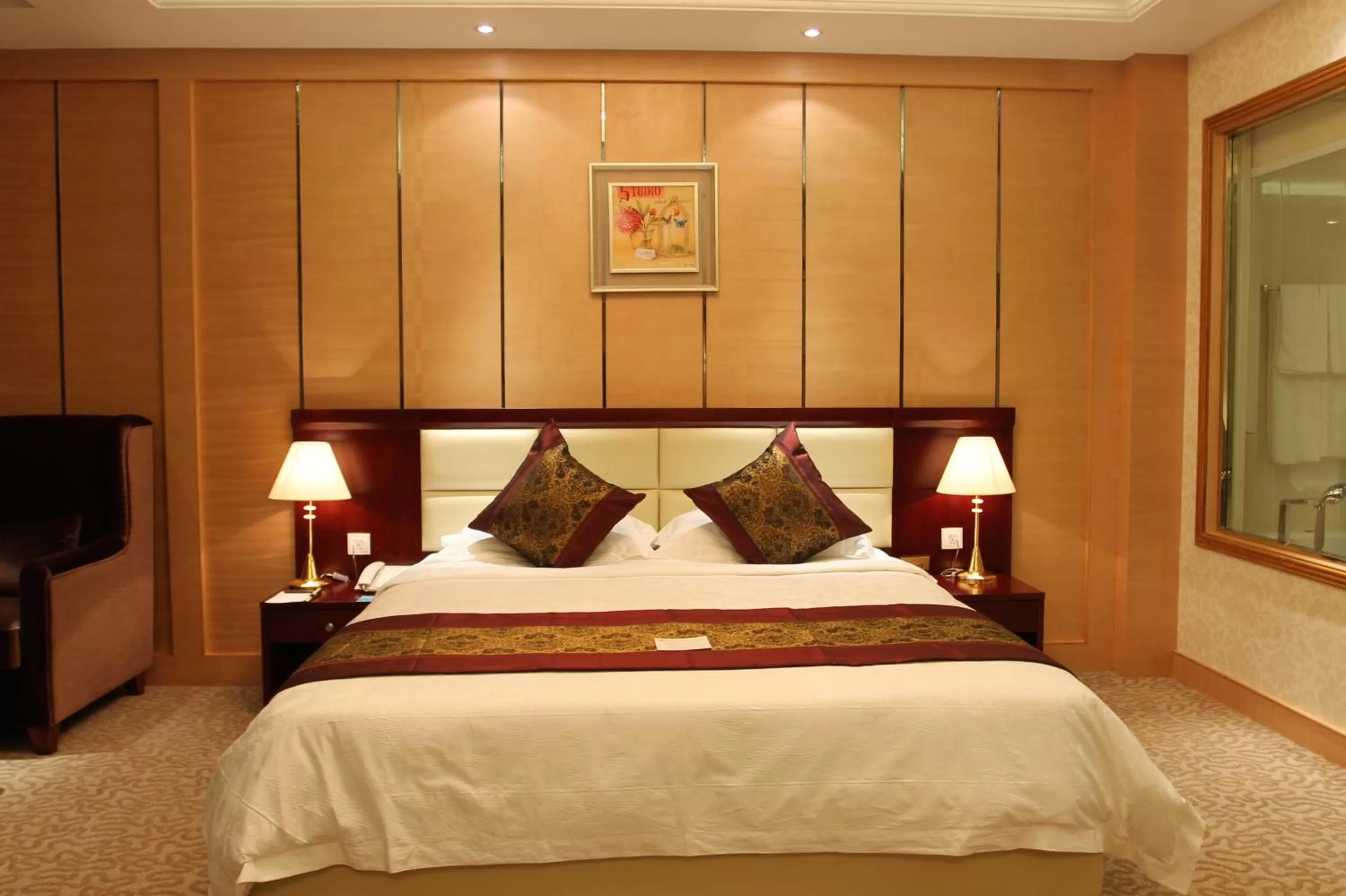 Bedroom, Bed in Sogecoa Golden Peacock