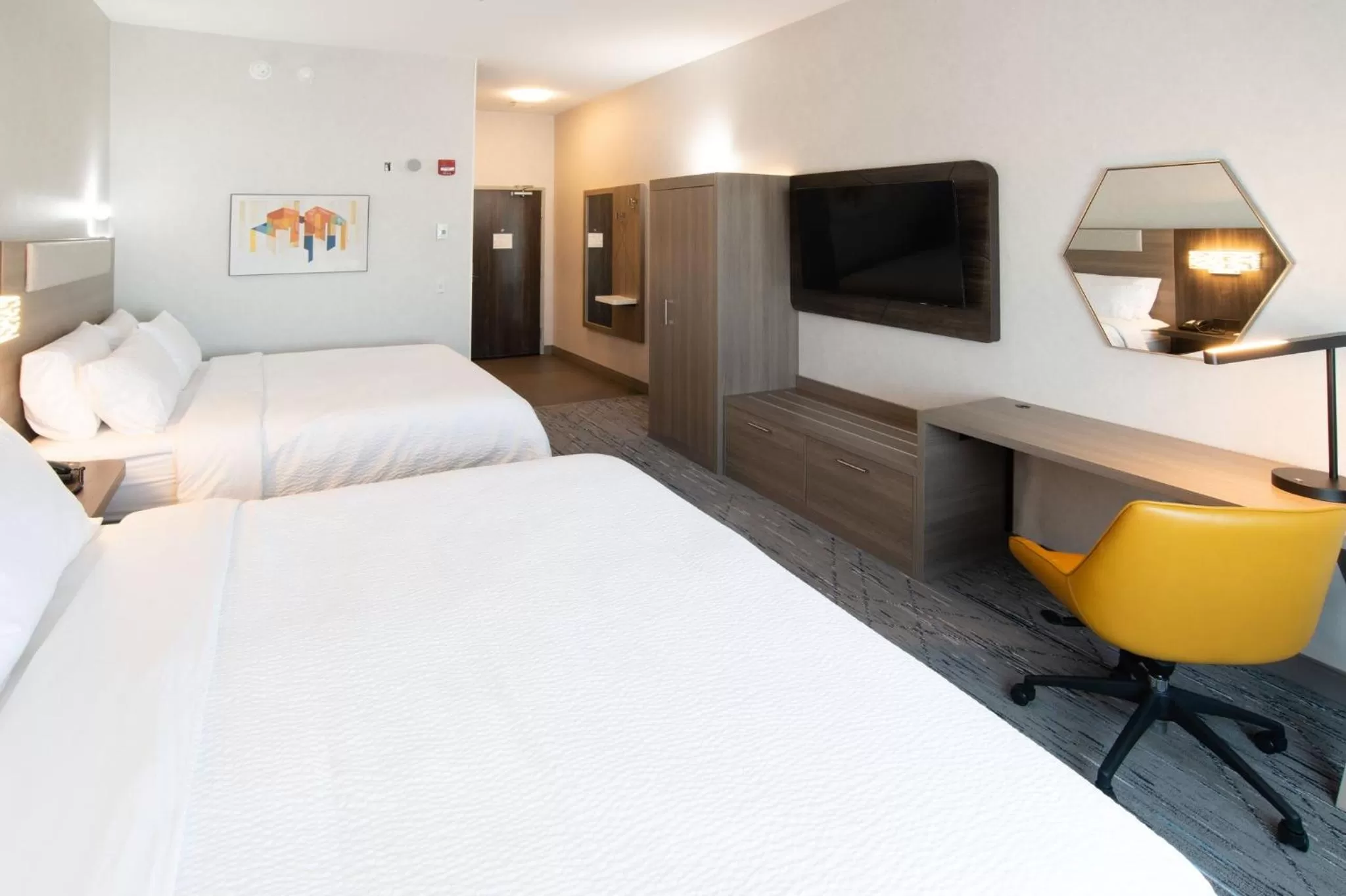 Photo of the whole room, Bed in Holiday Inn Express & Suites - Moose Jaw by IHG