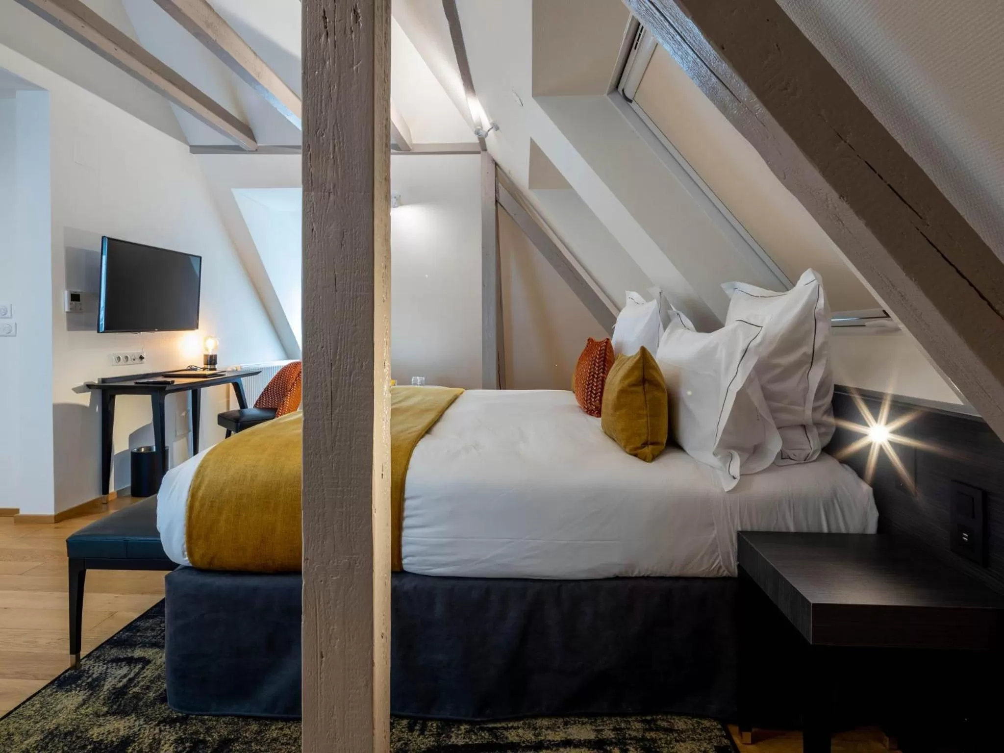 Bedroom, Bed in Hôtel Garrigae Villa La Florangerie - SPA & Piscine