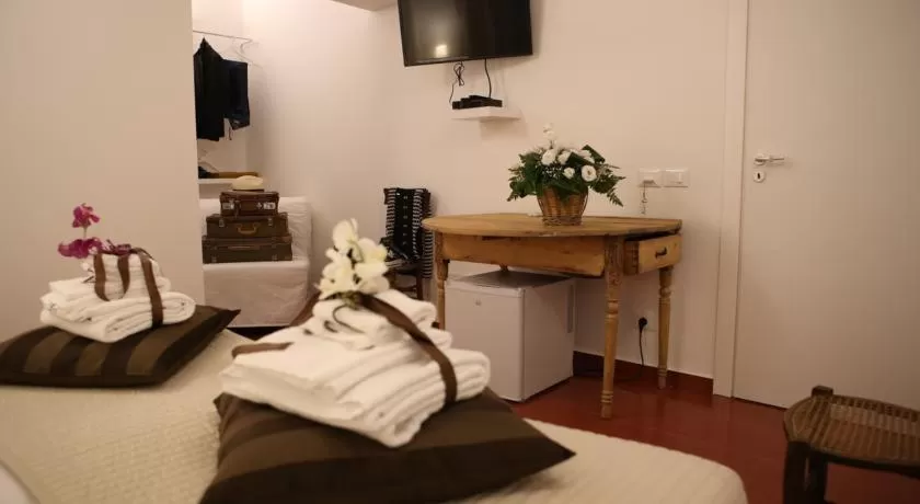 Bedroom, Bed in Yhomisus