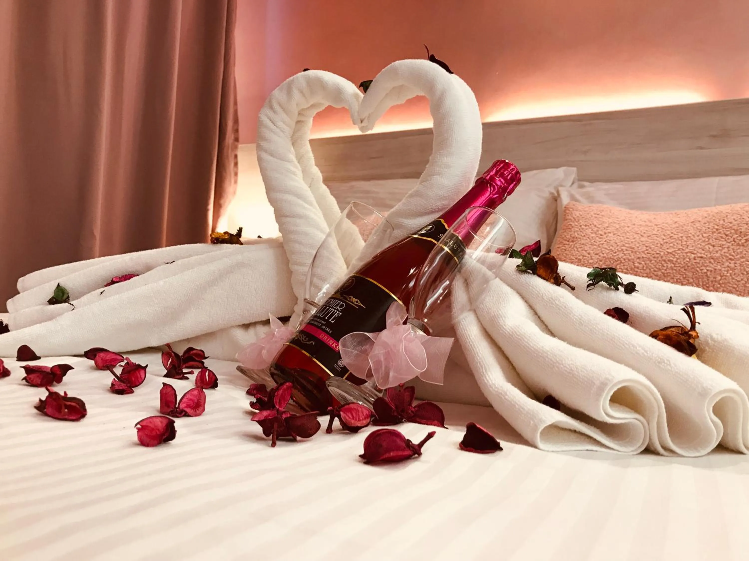 Decorative detail, Bed in Smile Hotel Danau Kota