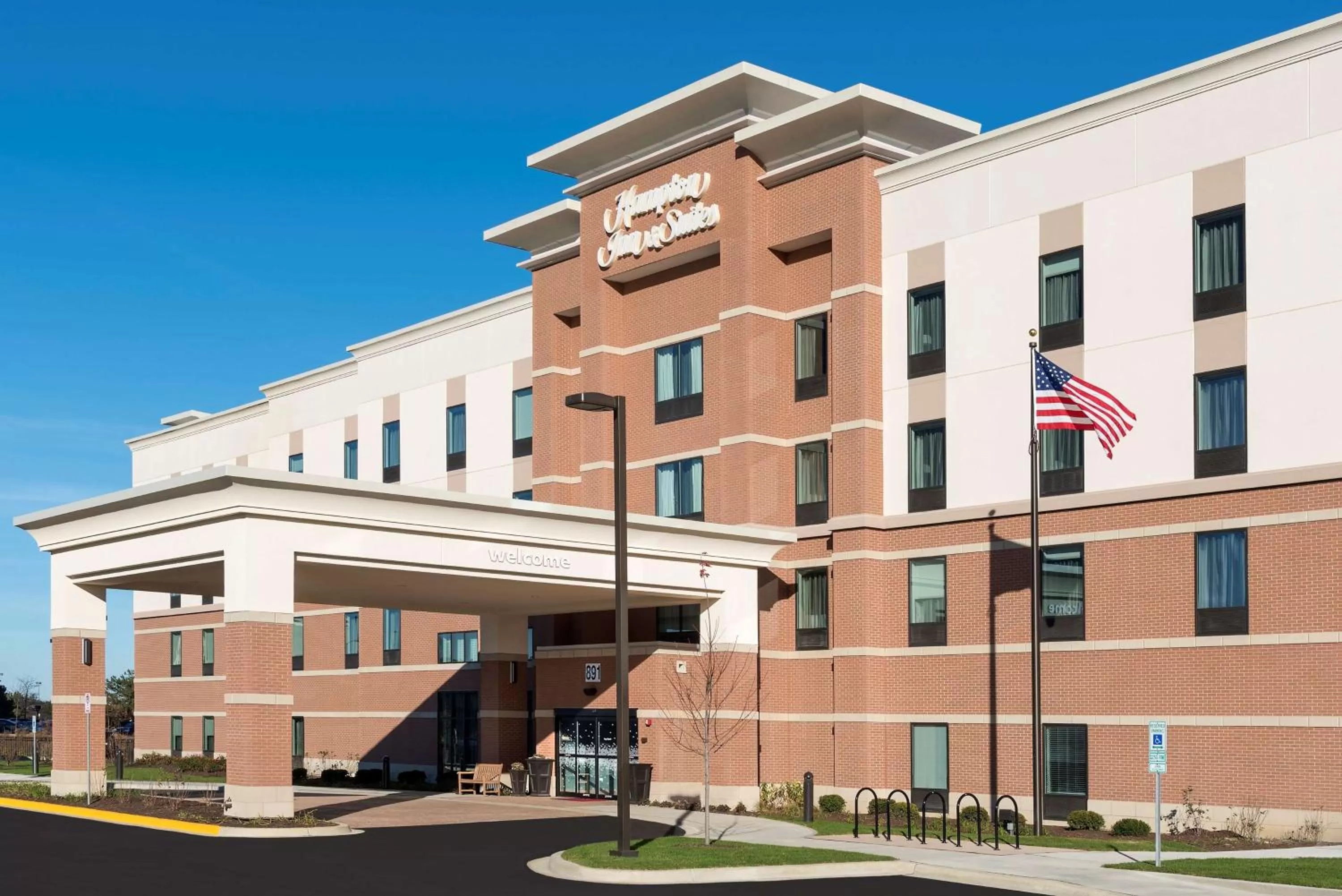 Property building in Hampton Inn & Suites by Hilton Chicago Schaumburg IL