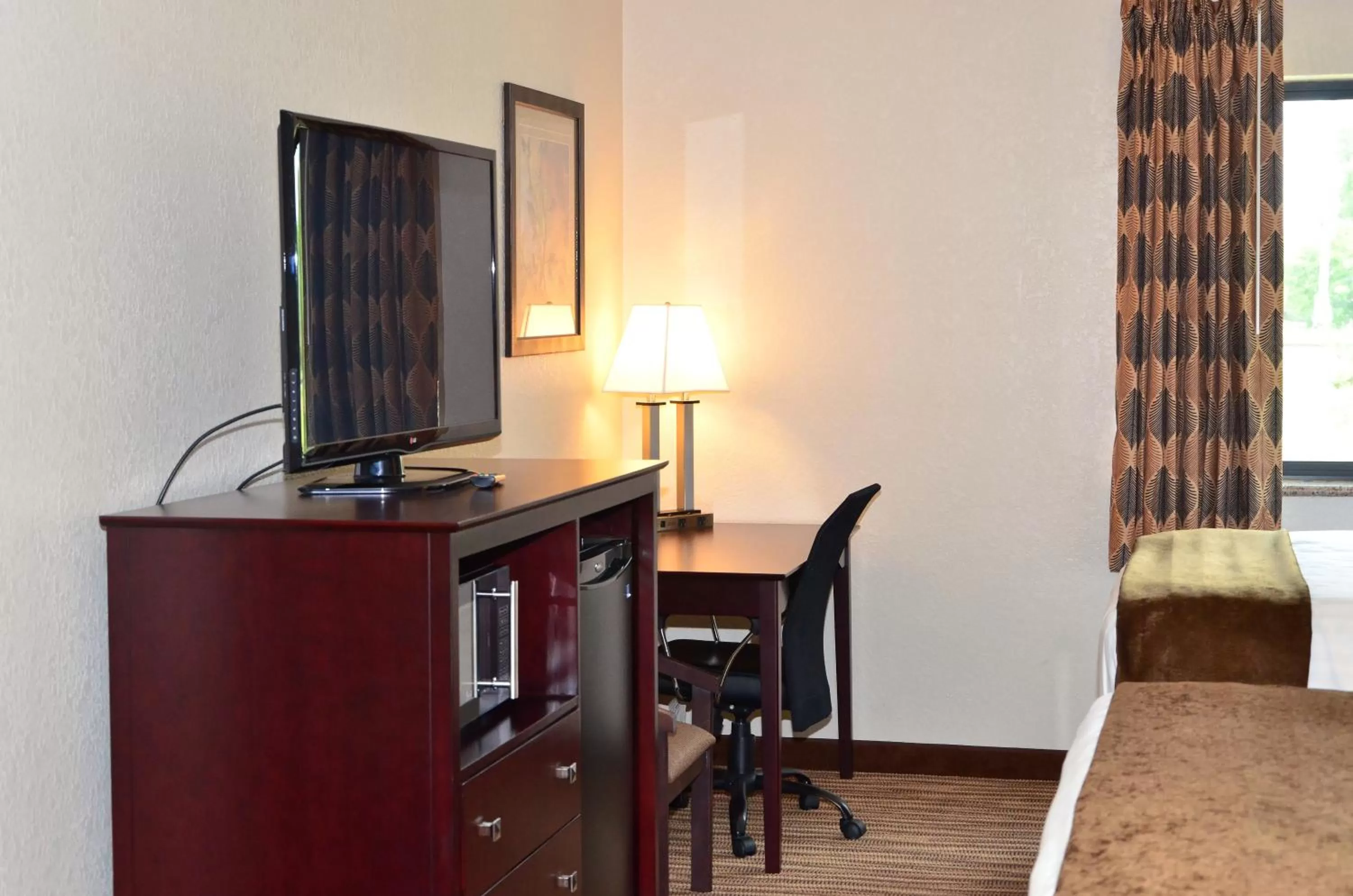 TV and multimedia in Cobblestone Inn & Suites - Clarion