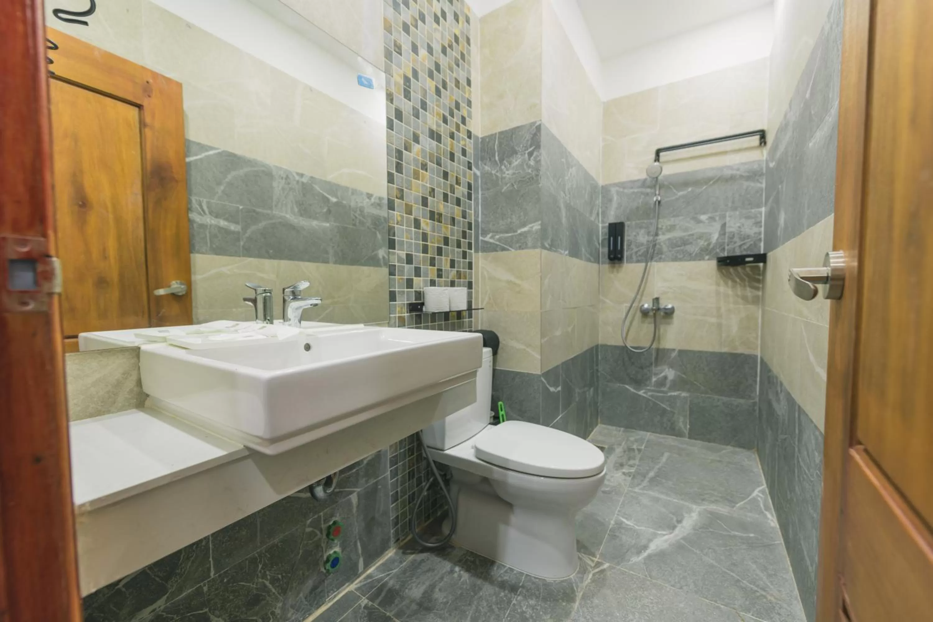 Shower in Residence 110 (Hotel and Apartments)