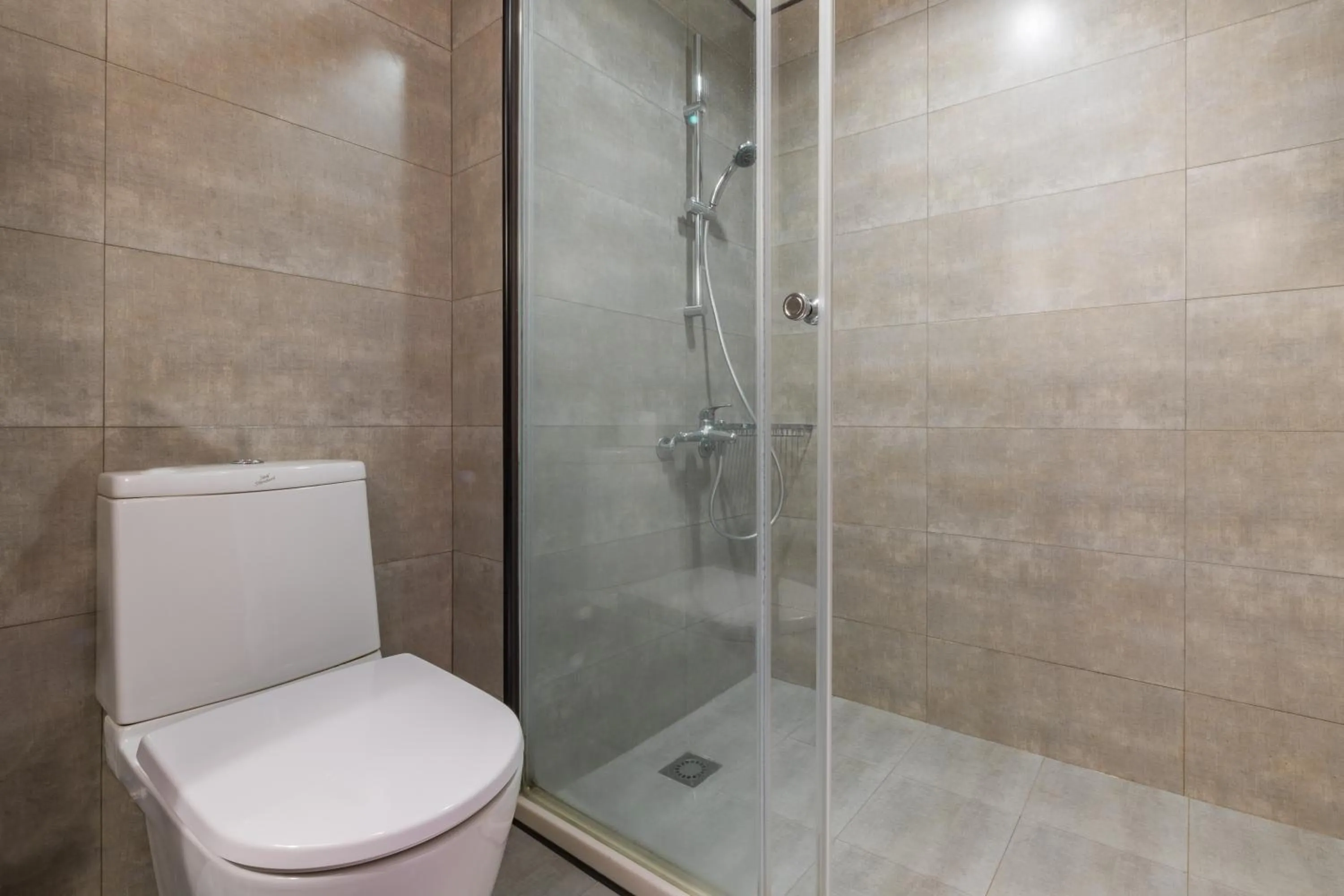 Shower in Great Roots Forestry Spa Resort