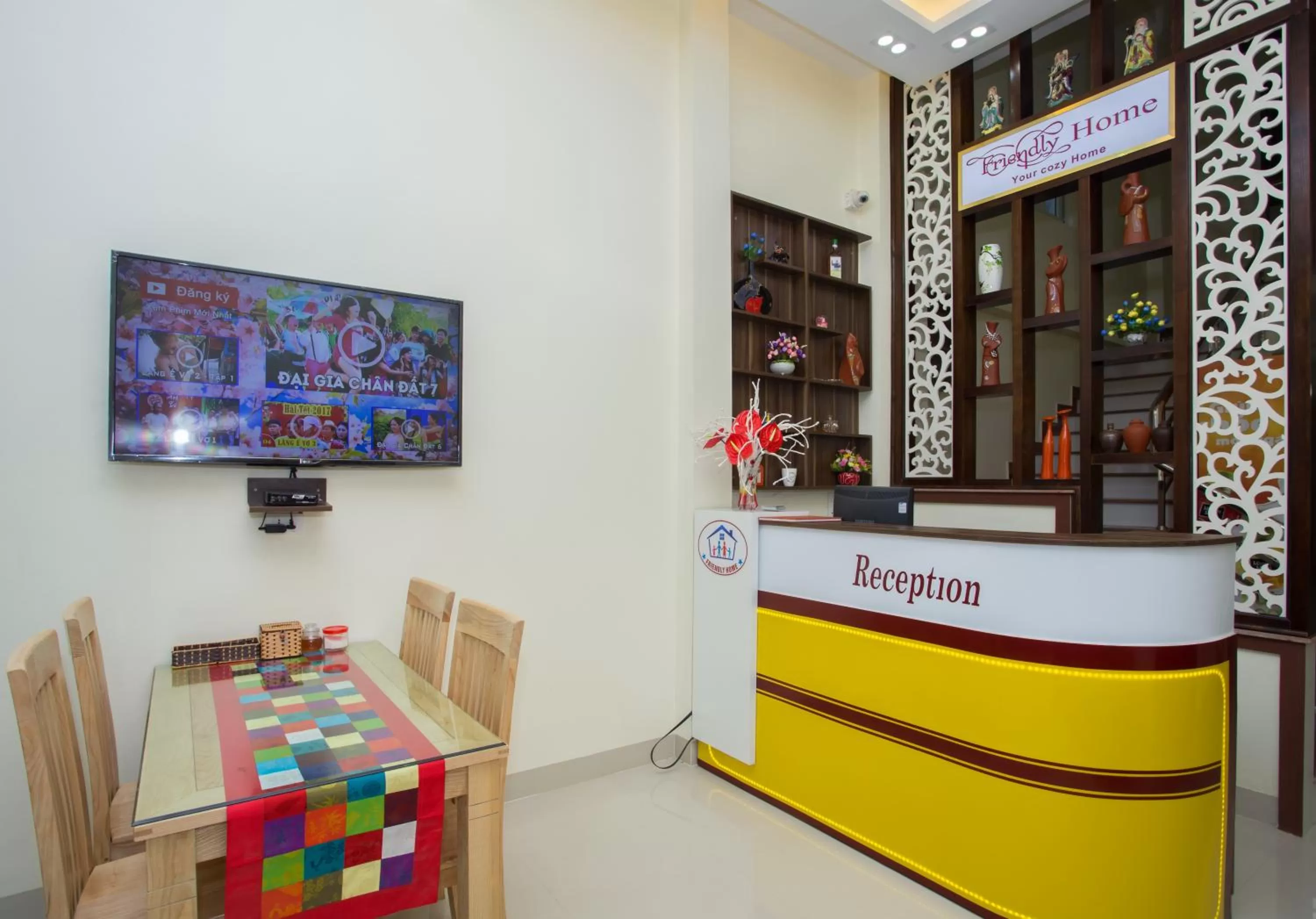 Restaurant/places to eat in Friendly Home Hotel