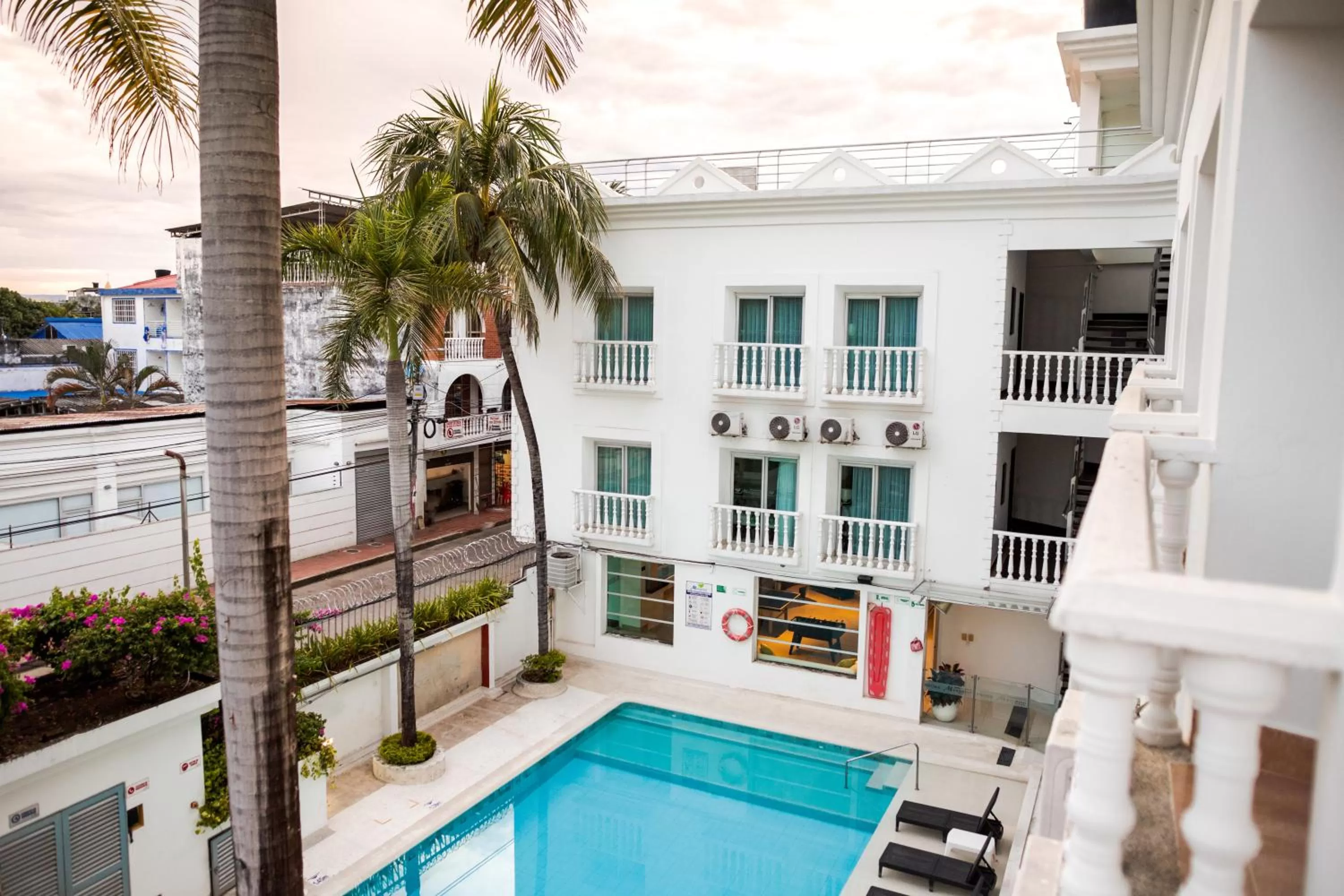 Swimming pool in Hotel Manantial Melgar
