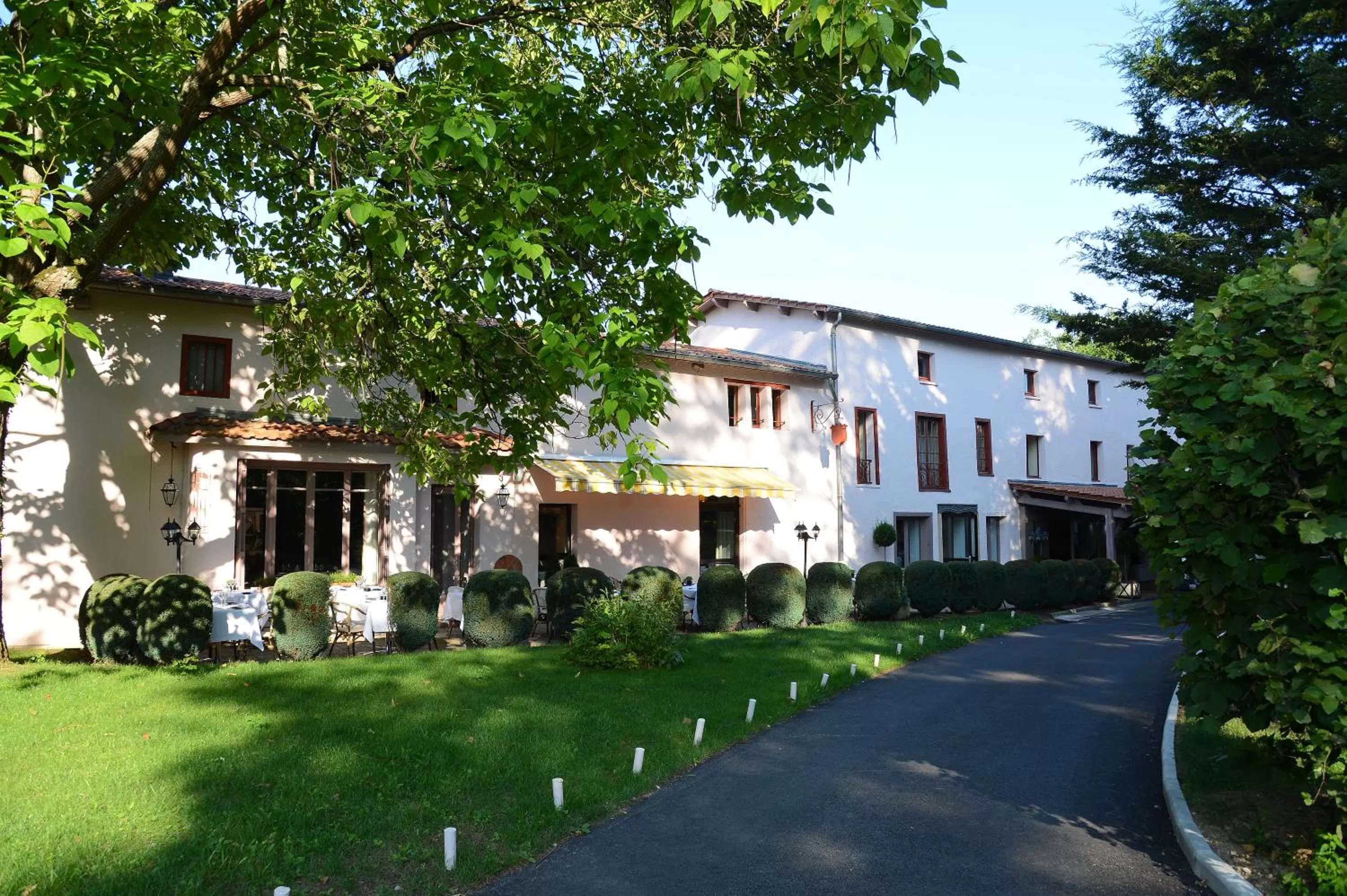 Property building in Clos St Eloi, The Originals Relais (Relais du Silence)