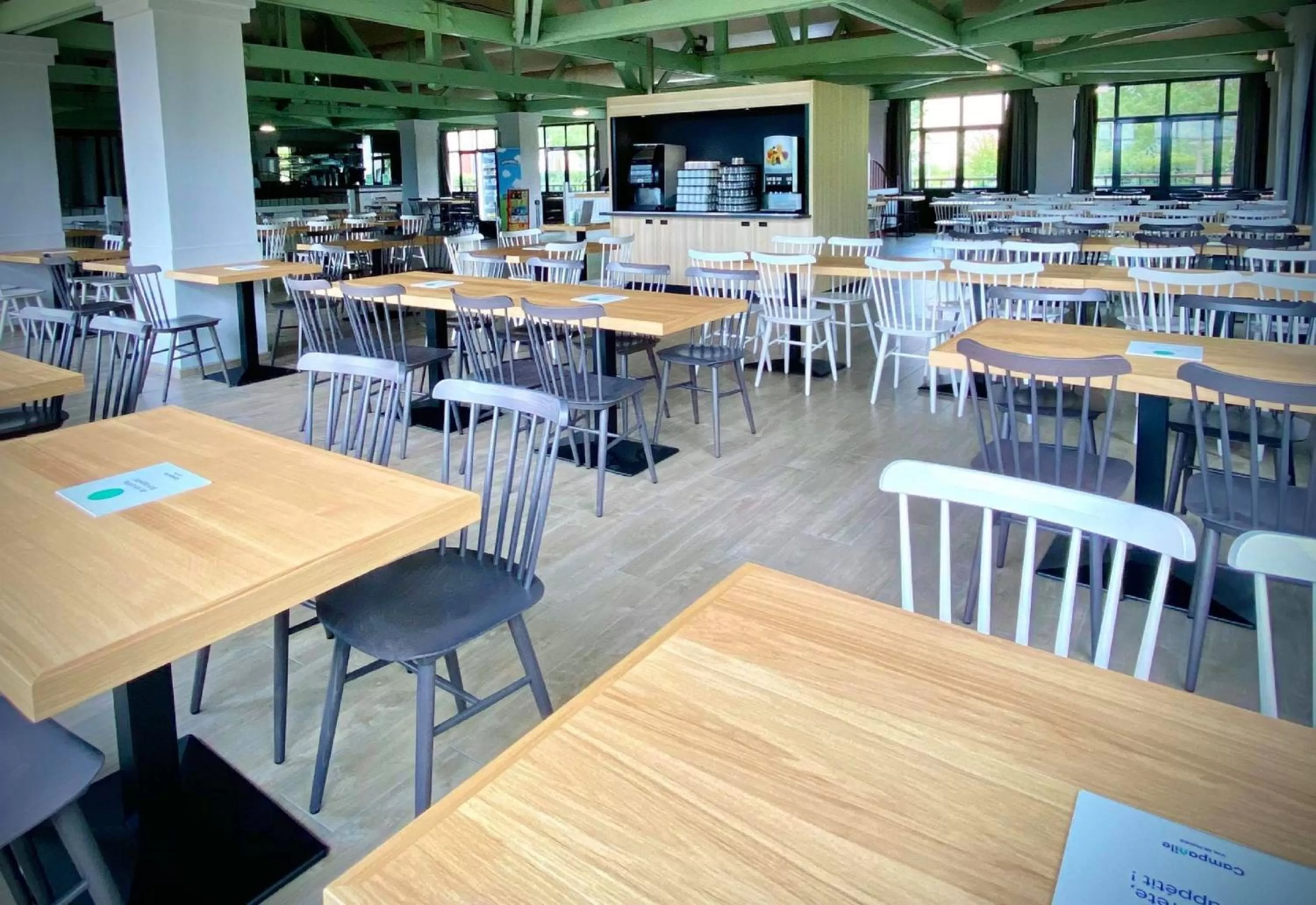 Restaurant/places to eat in Campanile Val de France