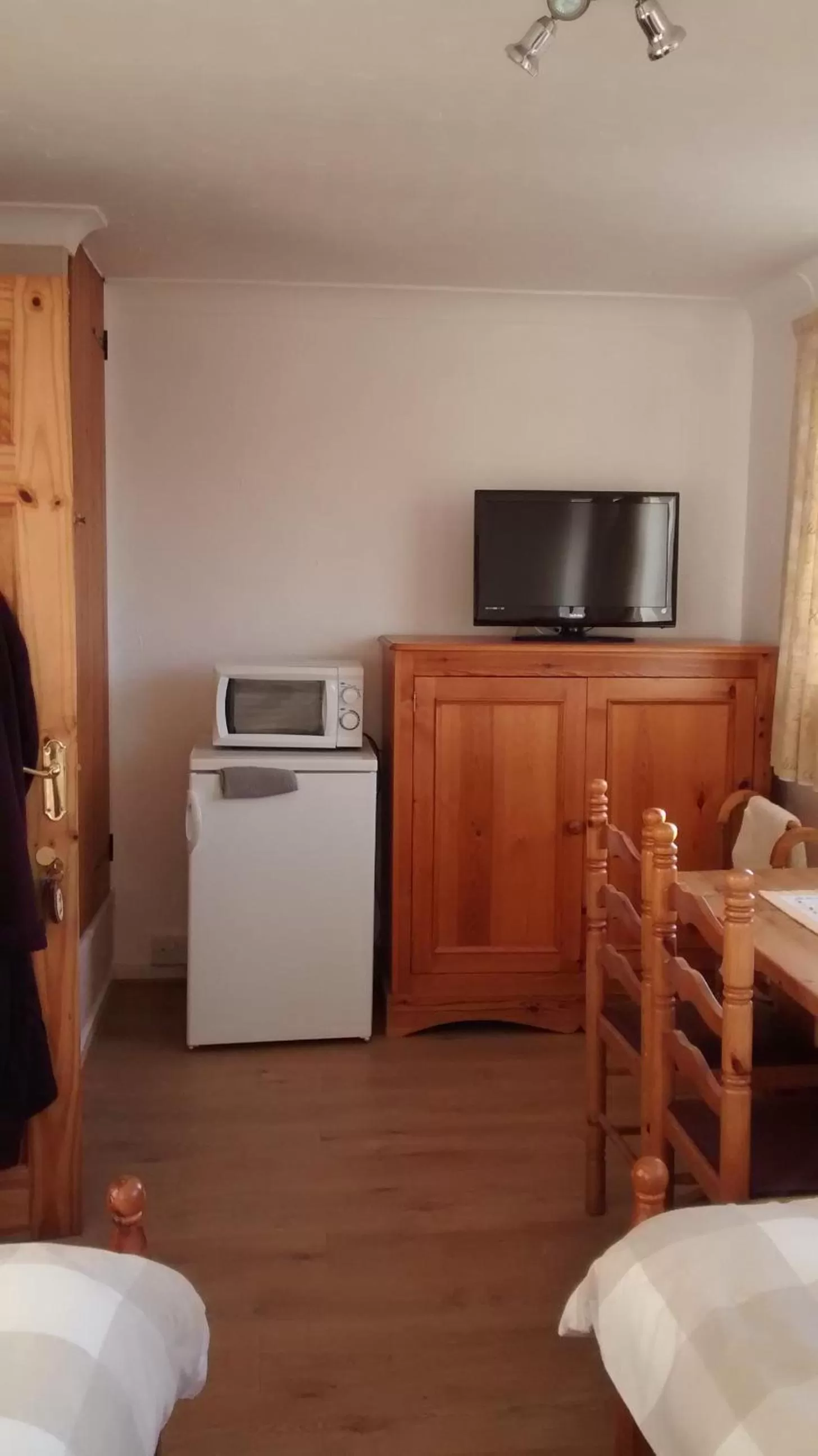 TV and multimedia, TV/Entertainment Center in HP Bed and Breakfast