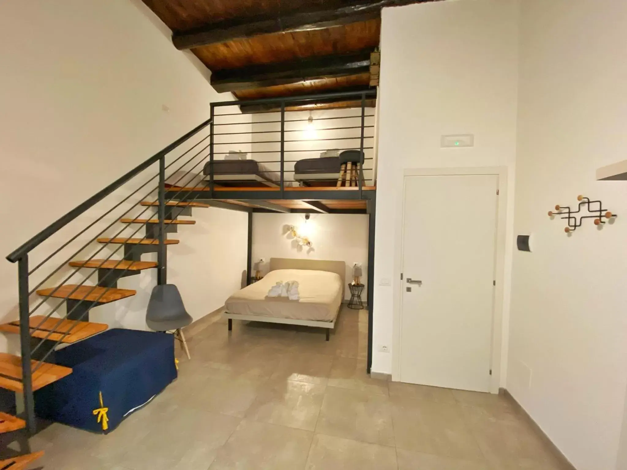 Large Double or Twin Room - single occupancy in B&B Salerno IN Centro Large Double or Twin Room - single occupancy in B&B Salerno IN Centro