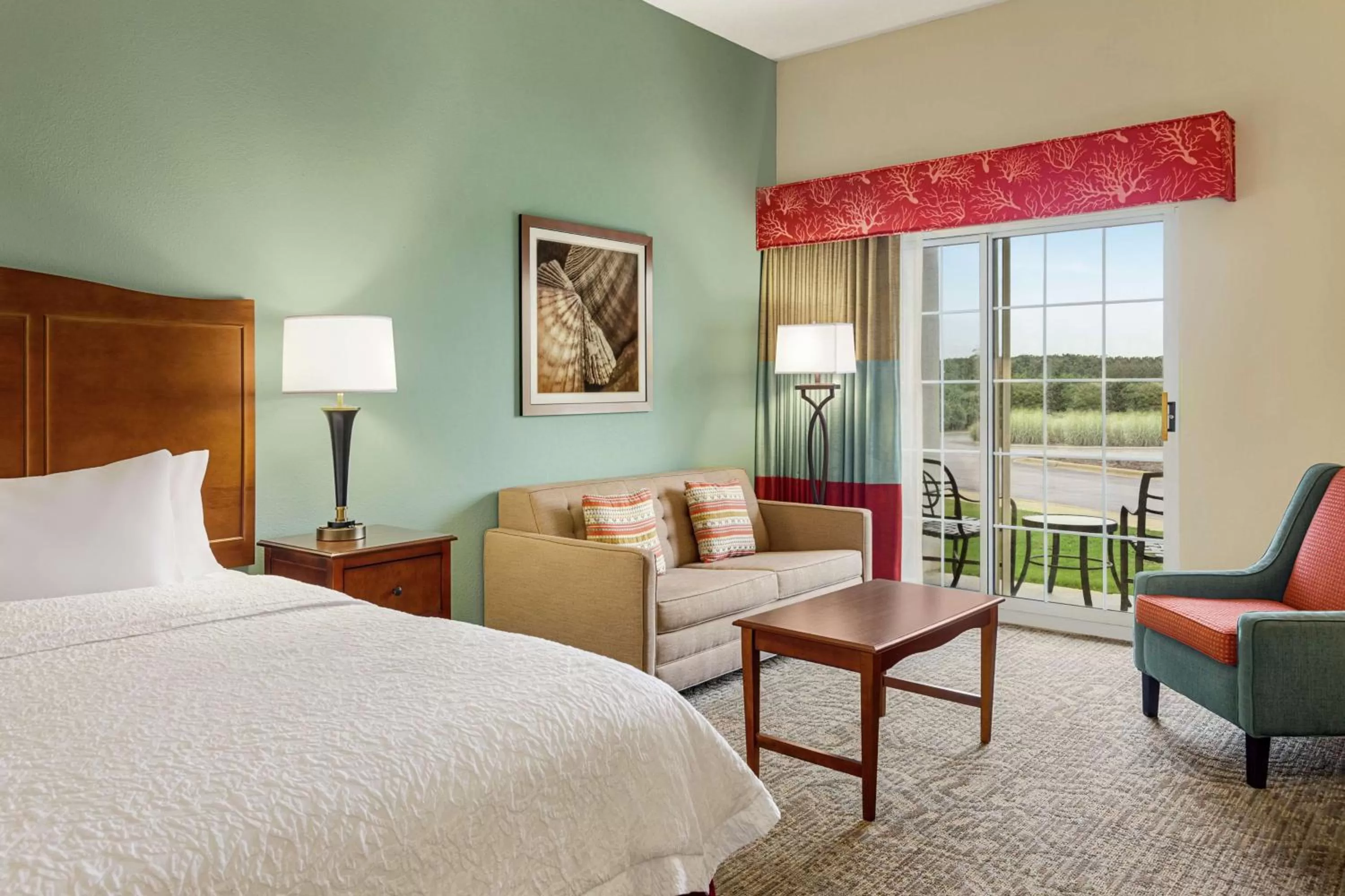 View (from property/room), Bed in Hampton Inn & Suites Outer Banks/Corolla