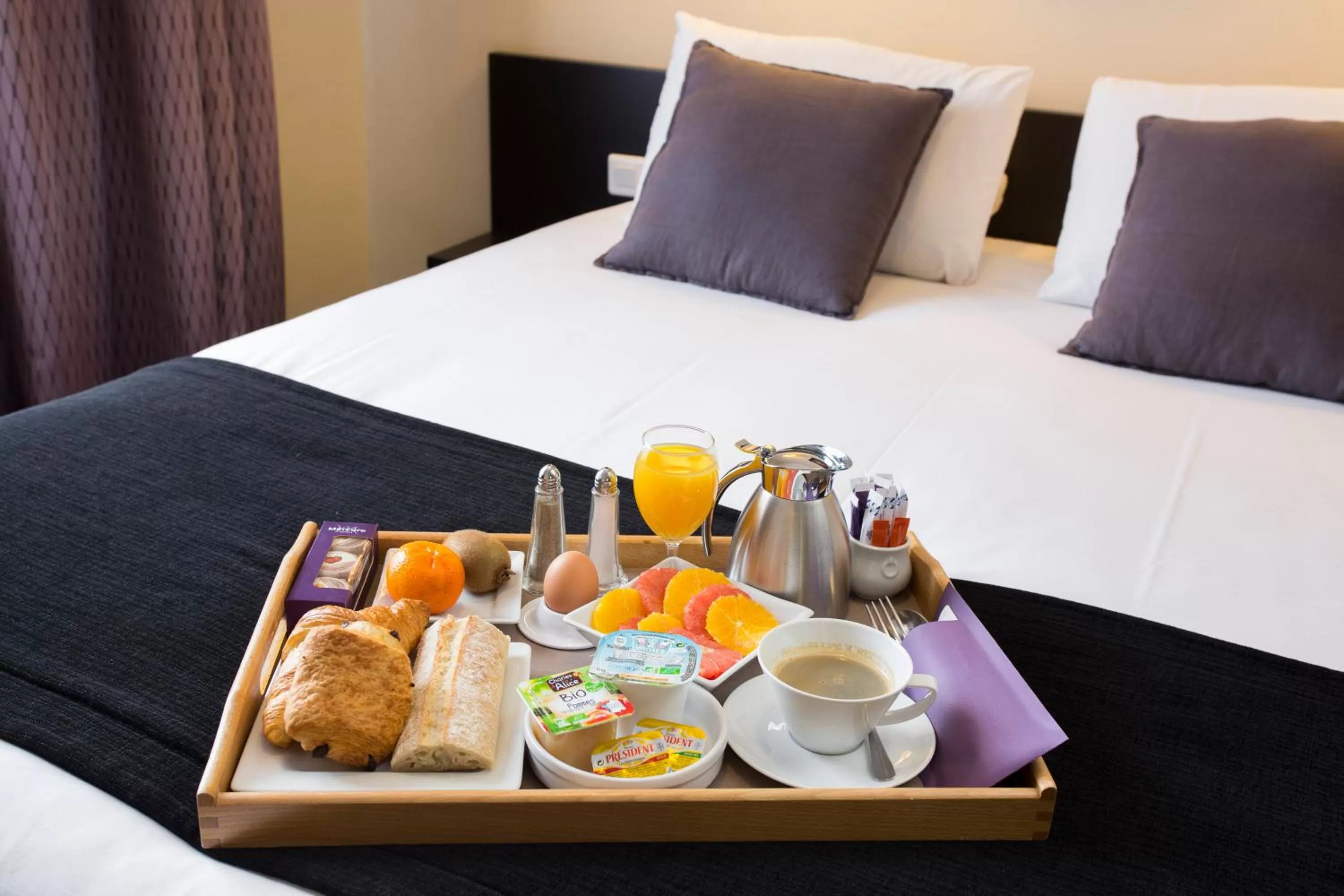 Photo of the whole room, Bed in Hôtel Mercure Bayonne Centre Le Grand Hotel