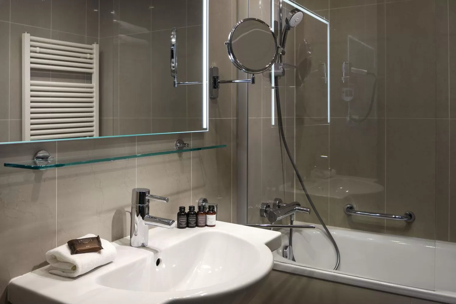 Shower in Michelangelo Grand Hotel