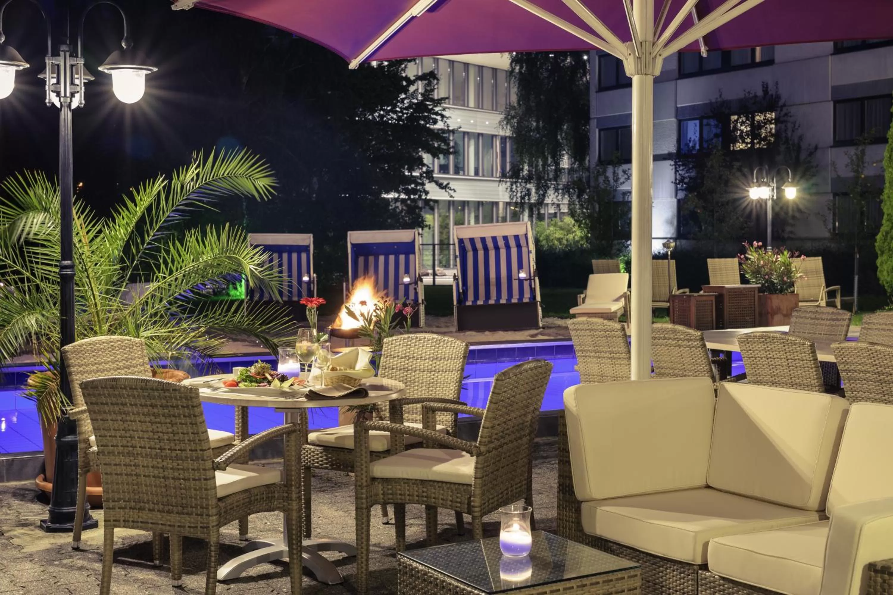 Swimming pool in Mercure Hotel Frankfurt Eschborn Ost