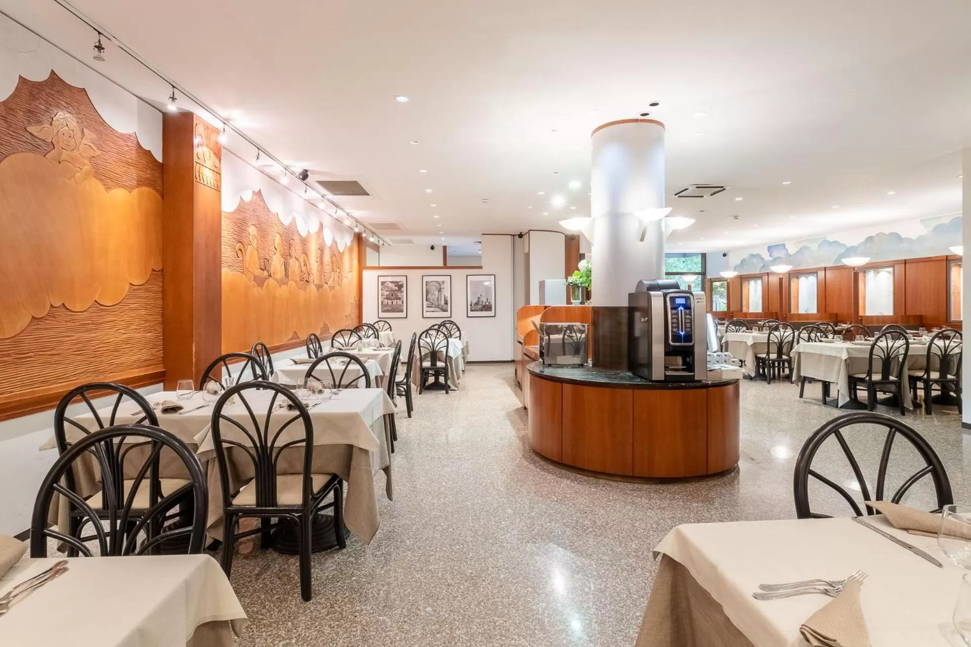 Restaurant/places to eat in SHG Hotel Bologna