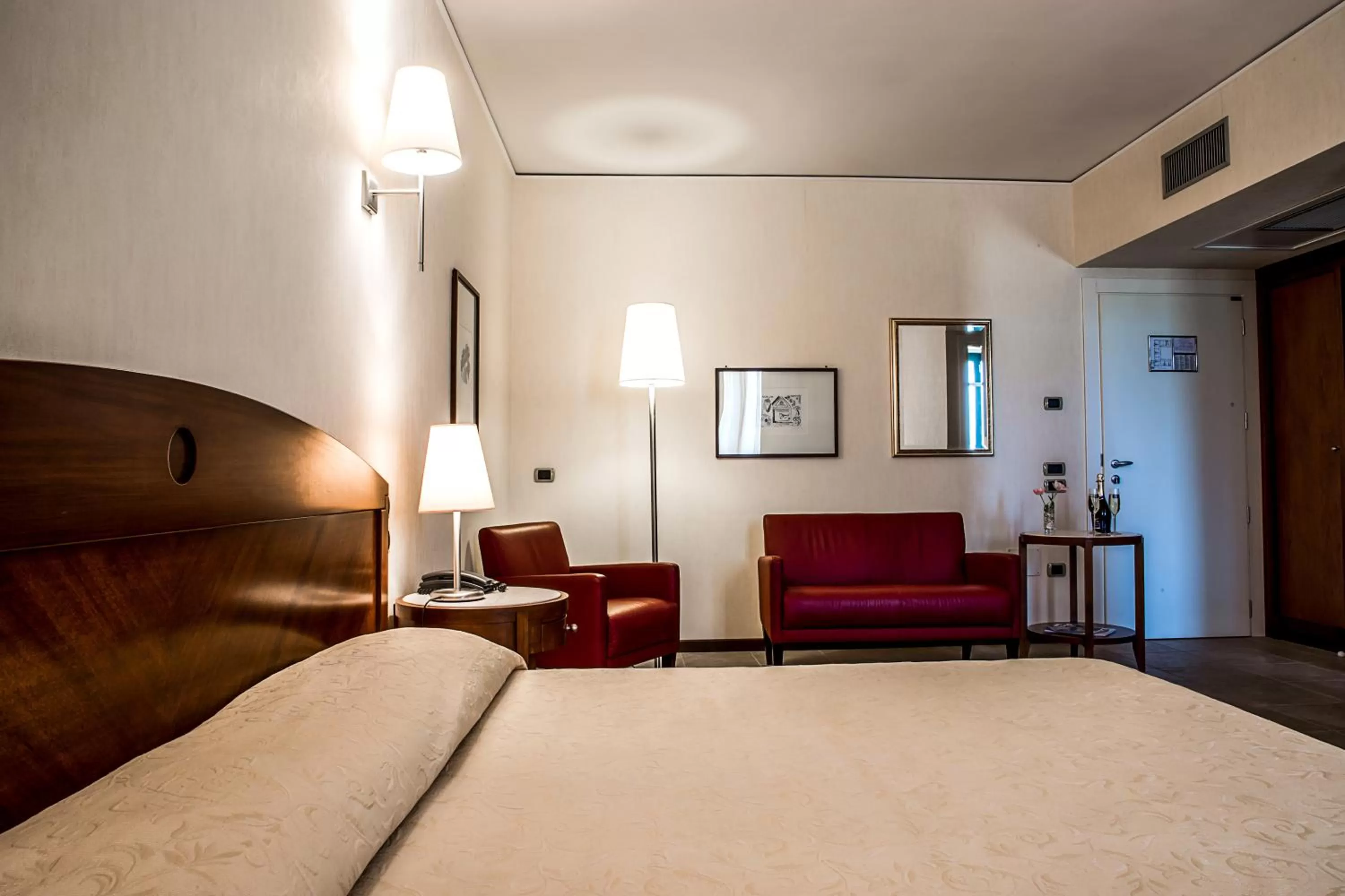 Photo of the whole room in Grand Hotel Paestum