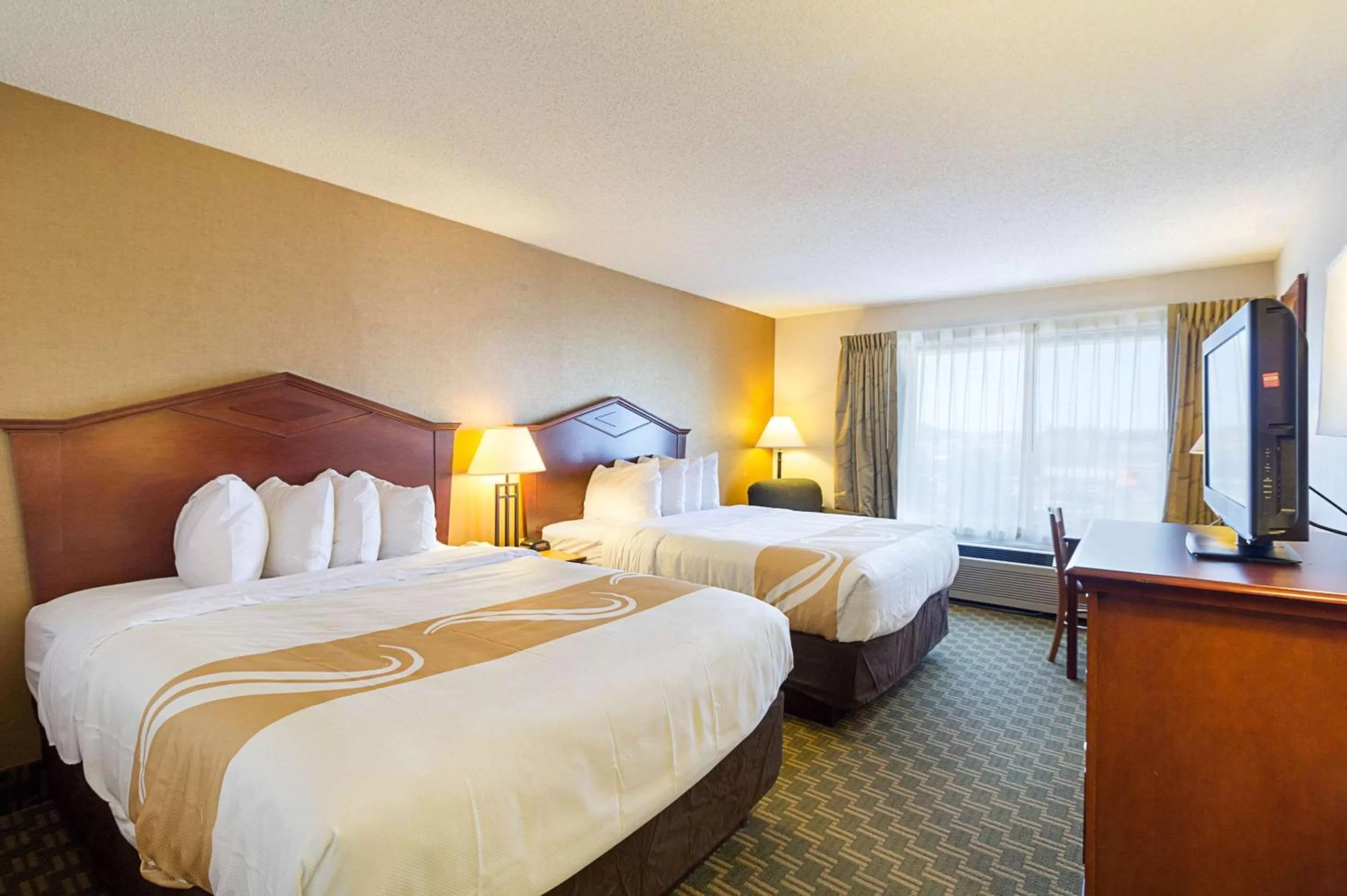 Photo of the whole room, Bed in Quality Inn Fairmont