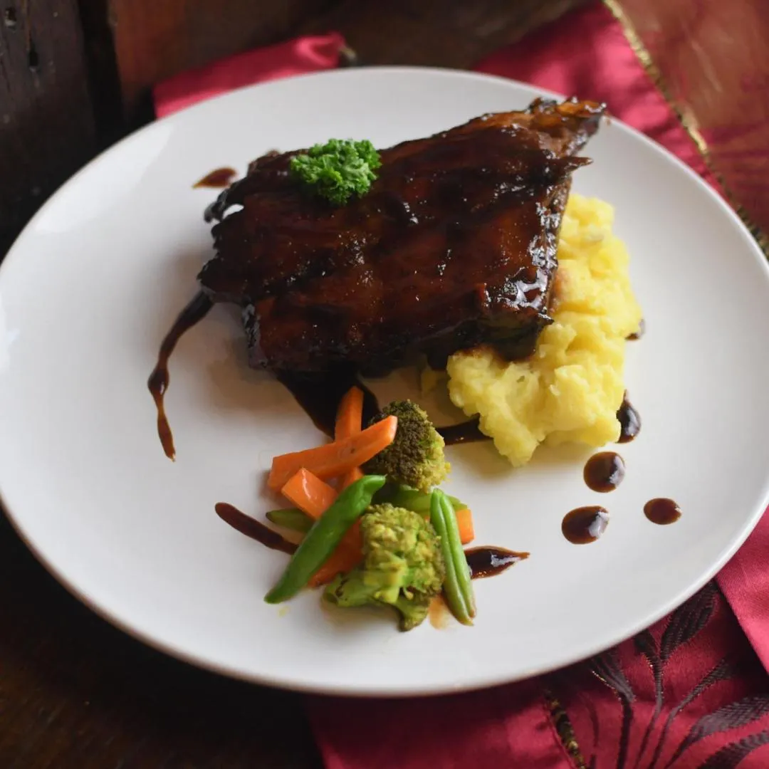 Jade Hotel and Suites