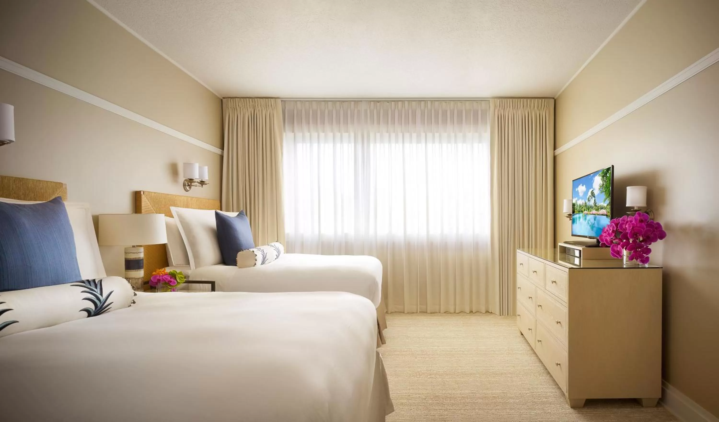 Bedroom, Bed in Montage Kapalua Bay