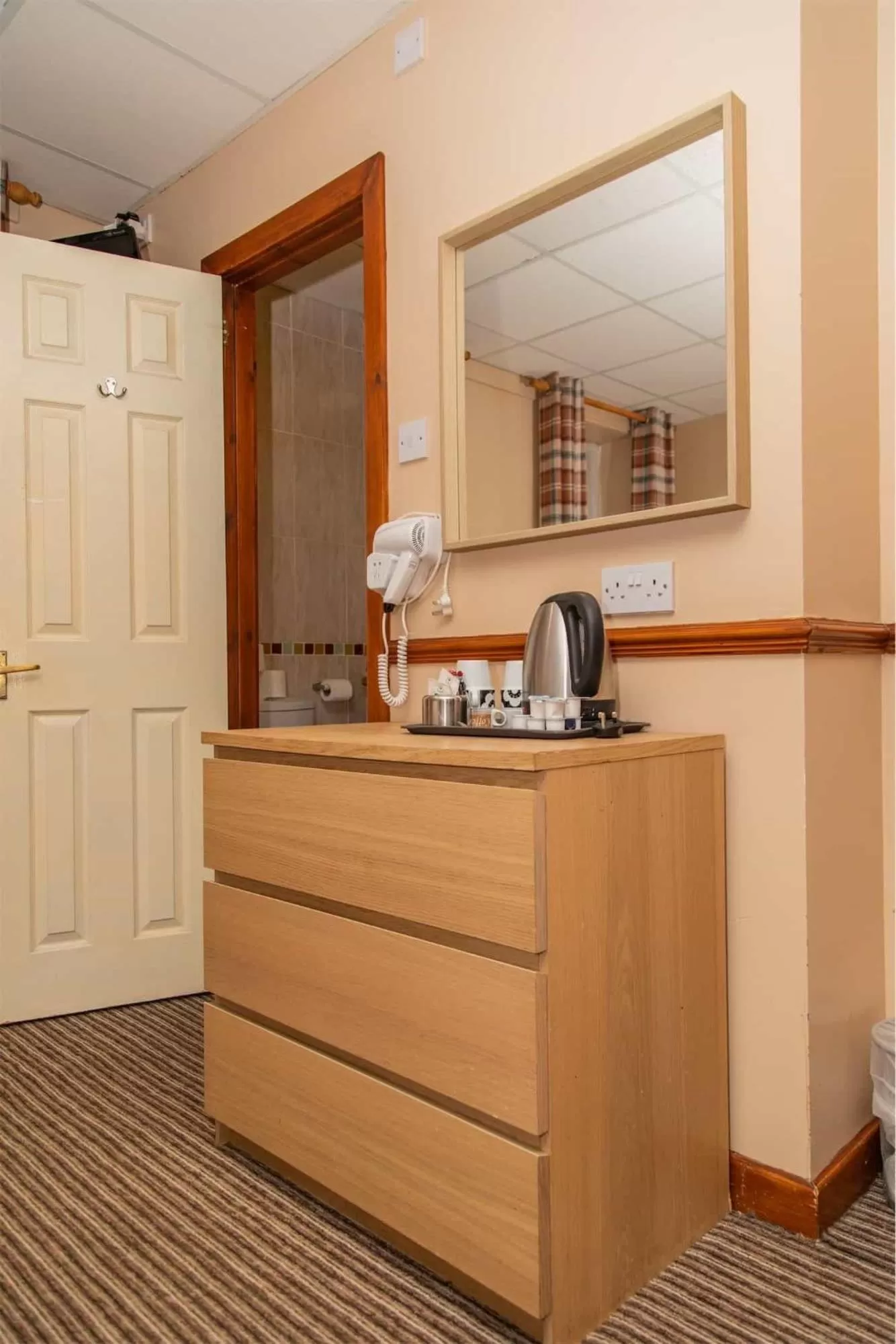 Coffee/tea facilities in The Lawton