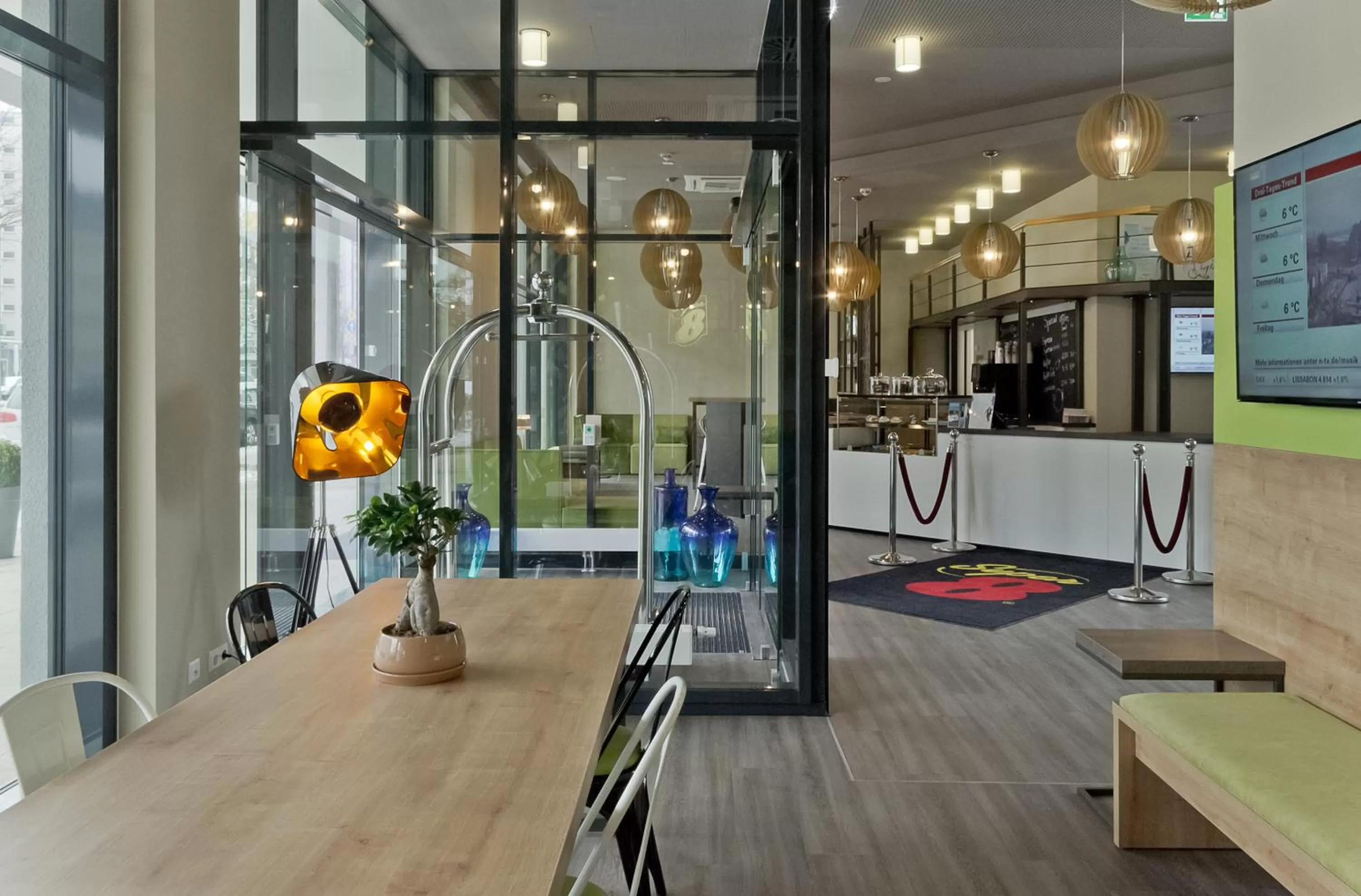 Lobby or reception in Super 8 by Wyndham Munich City West