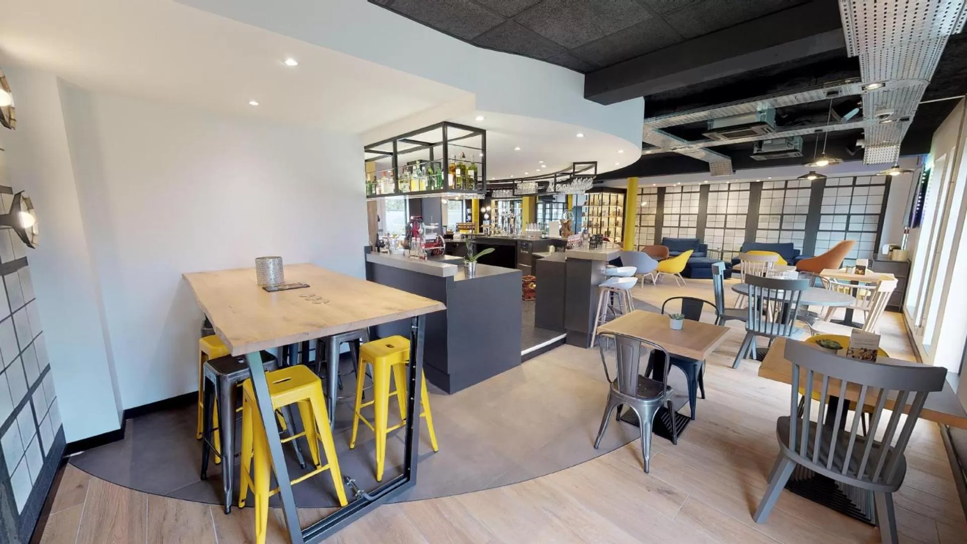 Lounge or bar in Campanile Fontainebleau