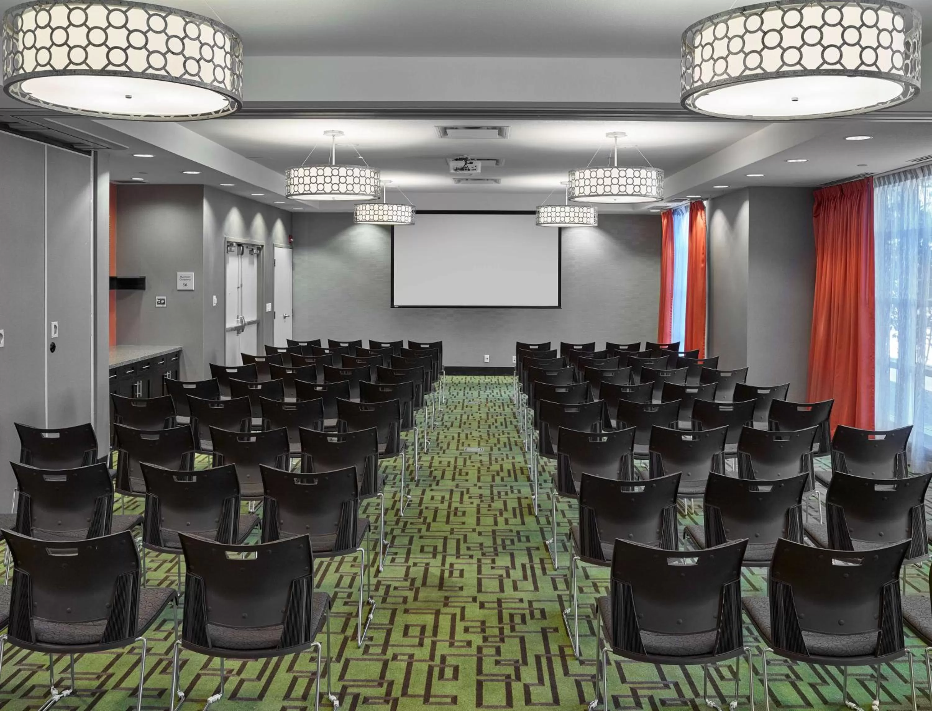 Meeting/conference room in Hampton Inn by Hilton Calgary Airport North