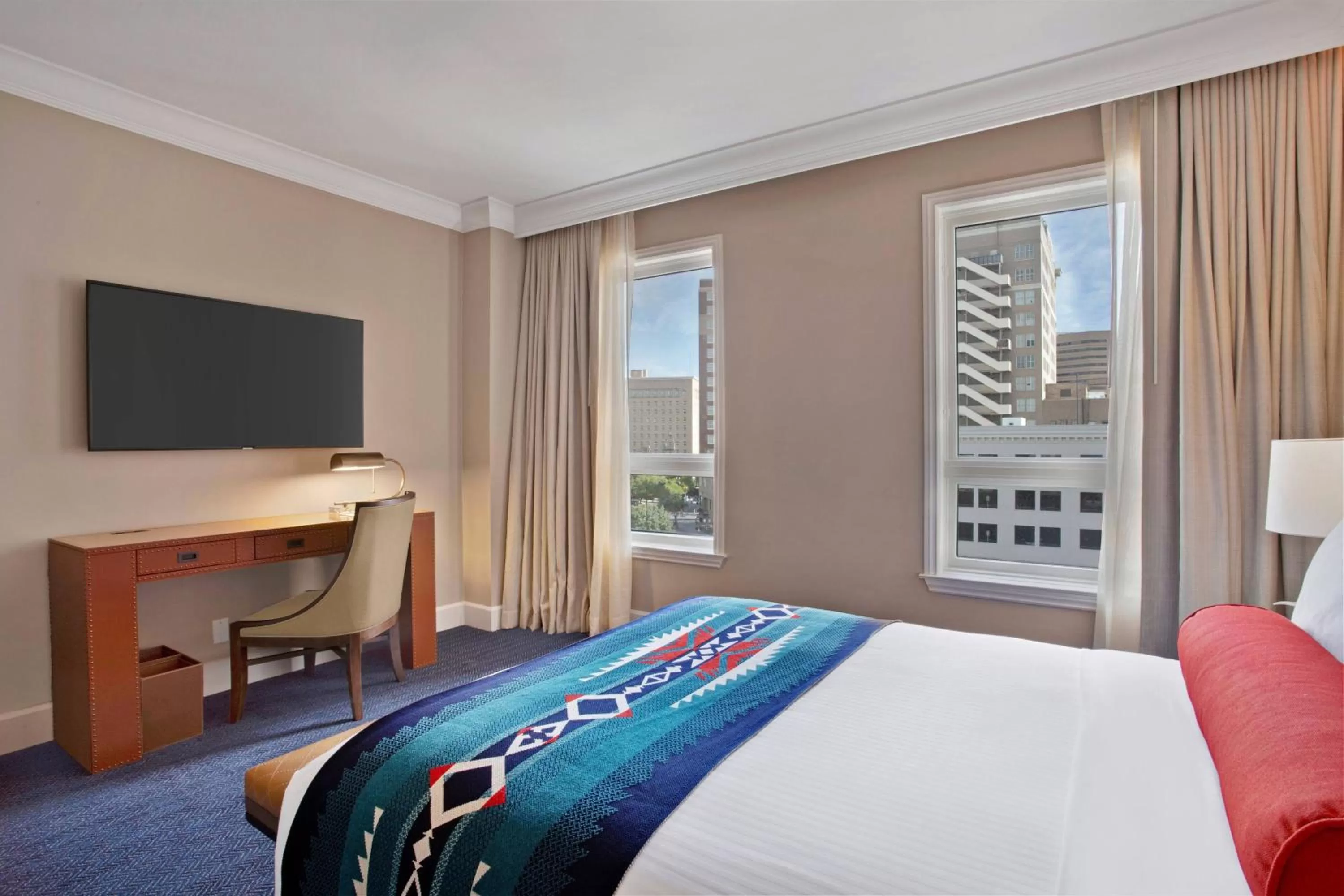 Photo of the whole room, Bed in Hotel Paso Del Norte, Autograph Collection