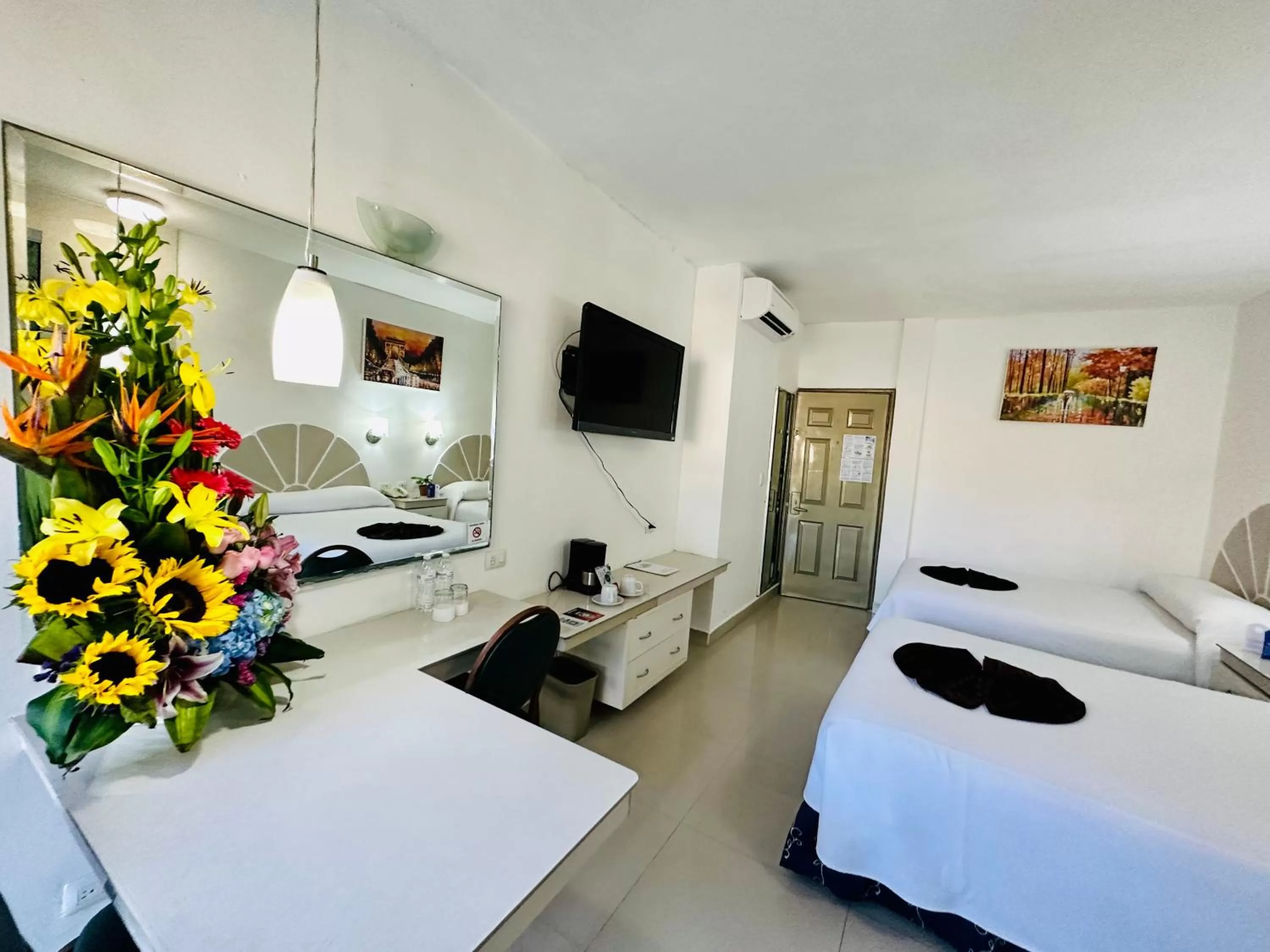 Photo of the whole room, Bed in Hotel Plaza Caribe