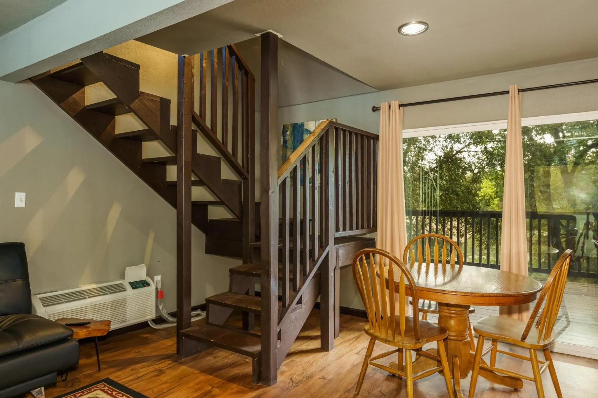 Mountain Trail Lodge and Vacation Rentals