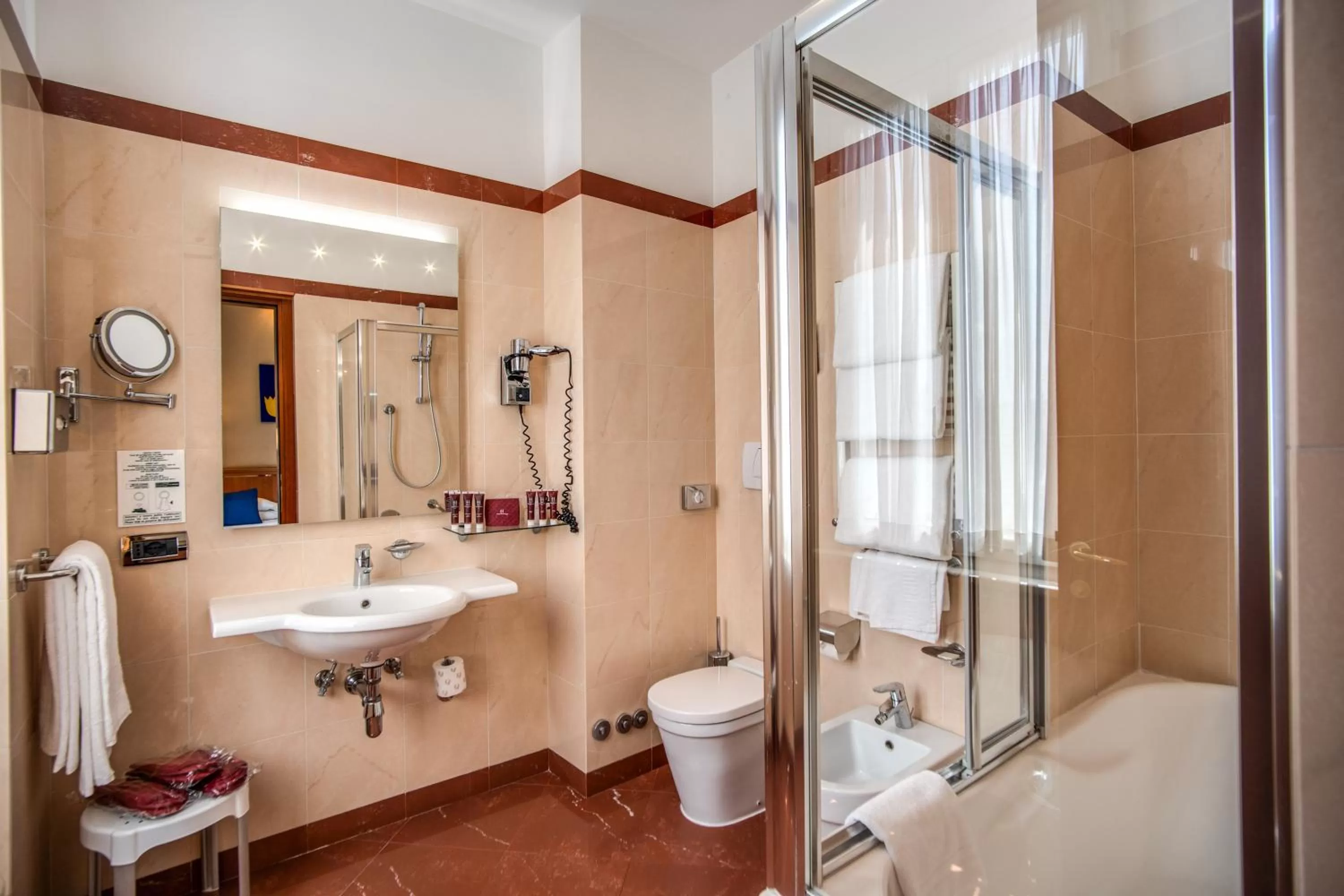 Shower in Hotel Diocleziano
