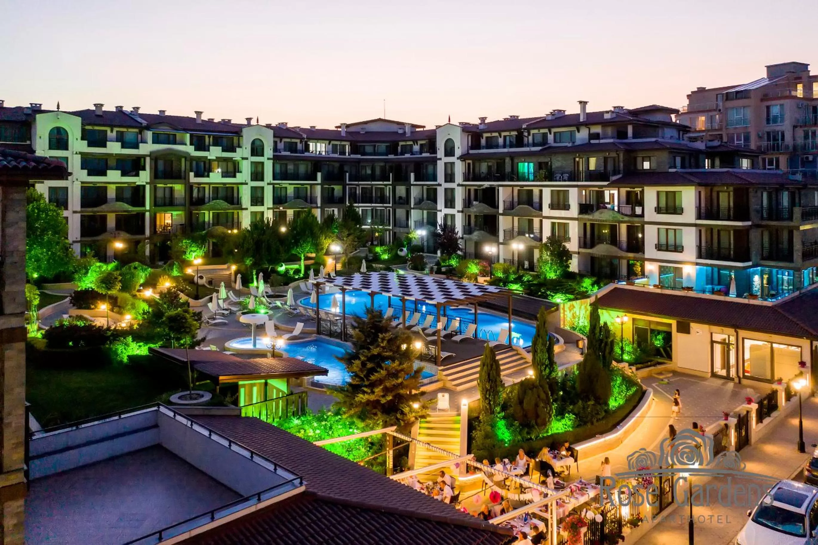 Patio in Rose Gardens Apart Hotel