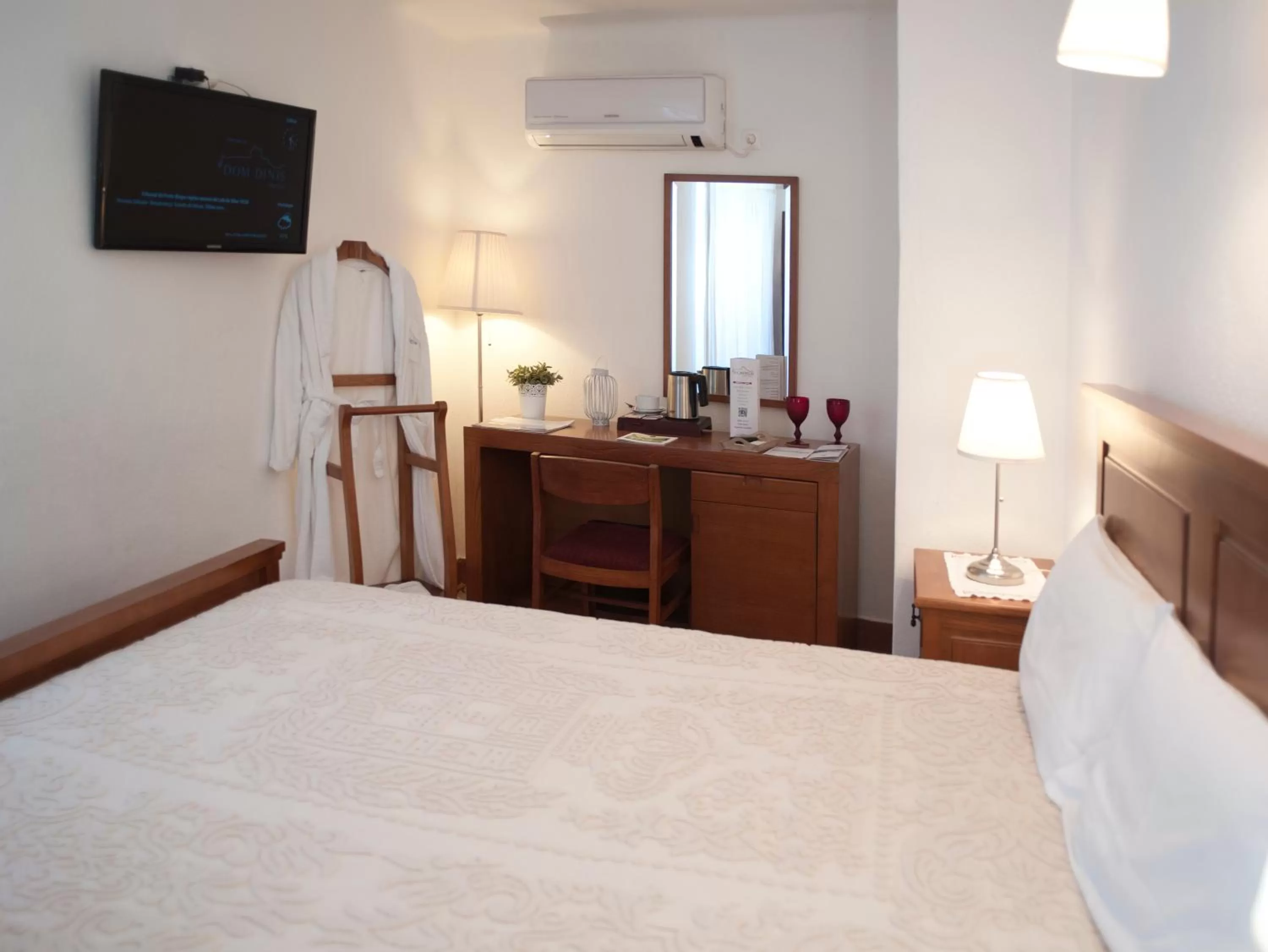 Bedroom, Bed in Dom Dinis Marvão