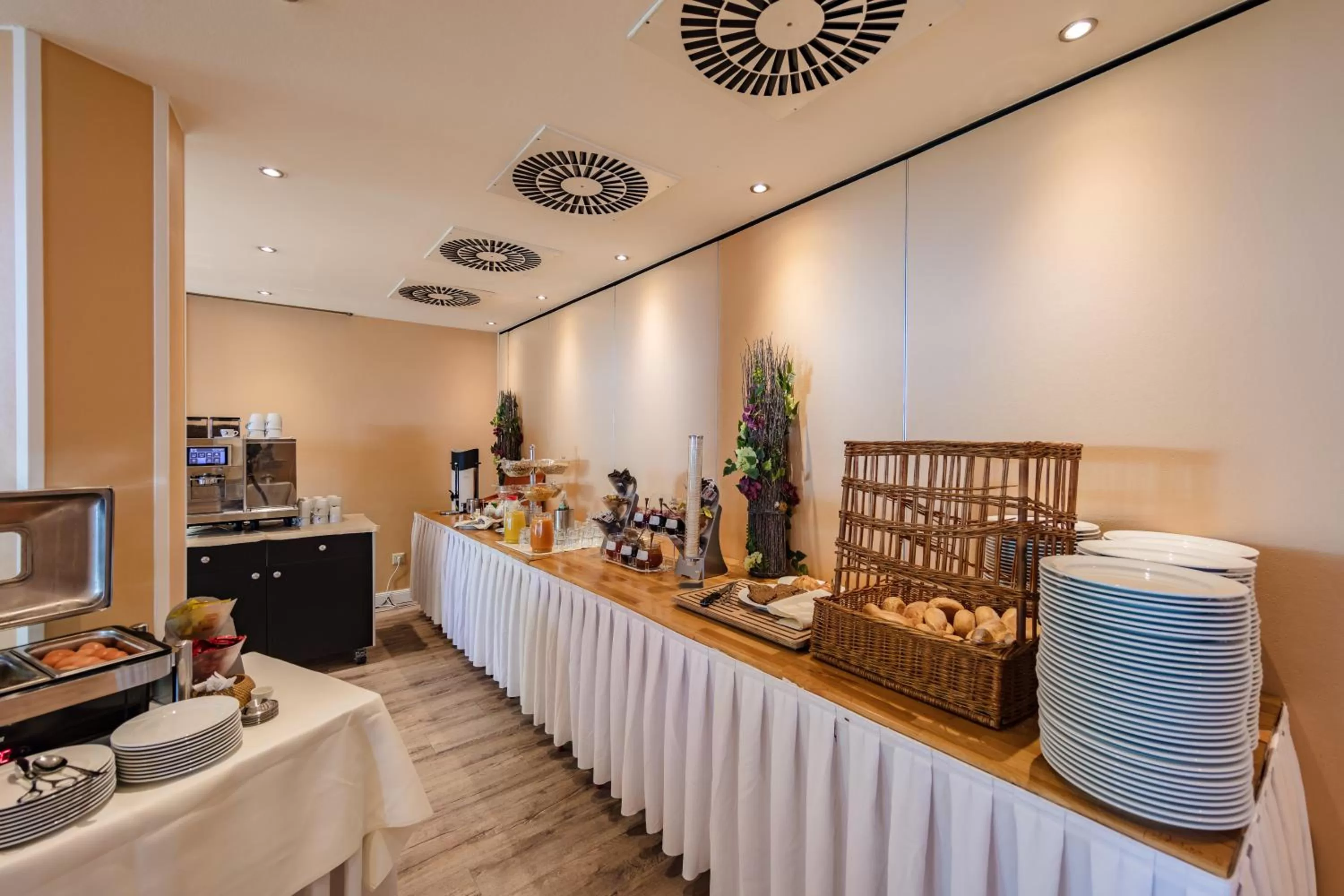 Buffet breakfast in Hotel Zum Zeppelin Hamburg