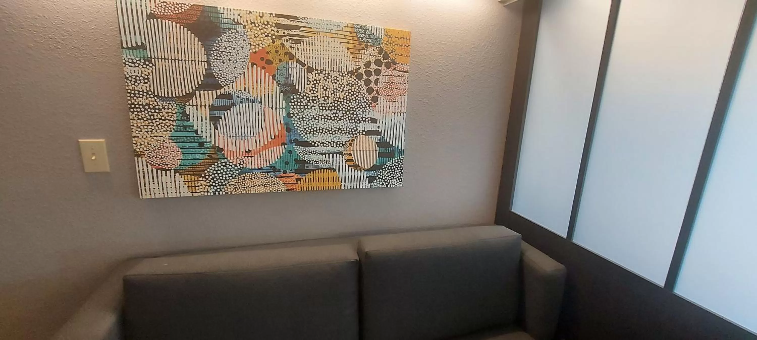 Seating area in Microtel Inn & Suites by Wyndham Hoover/Birmingham